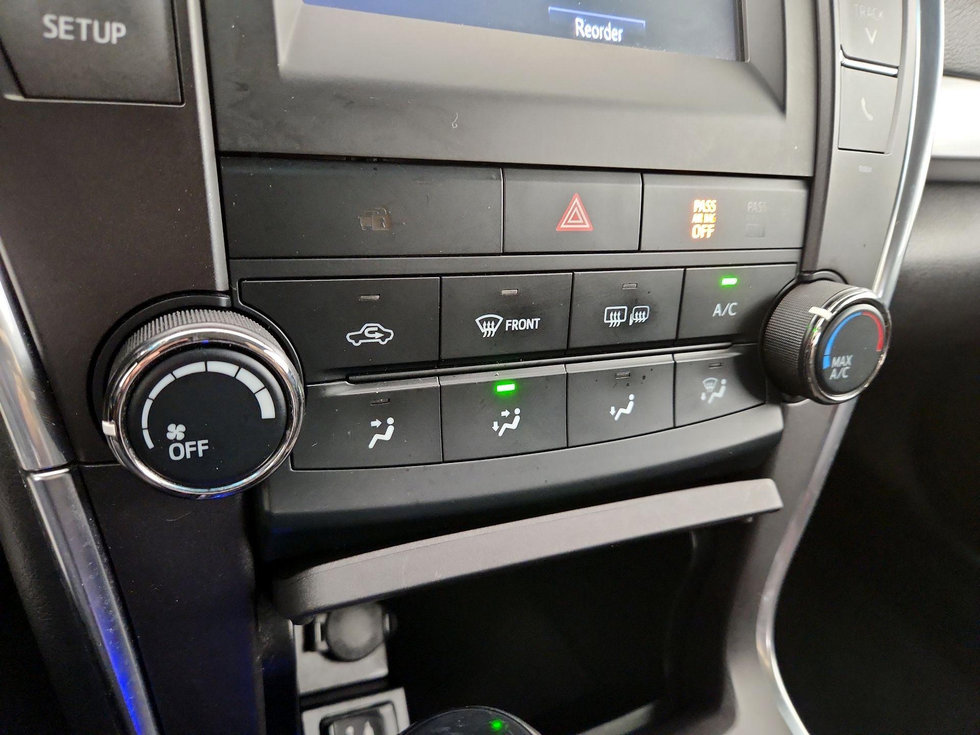 Thumbnail: 2016 Toyota Camry - 16