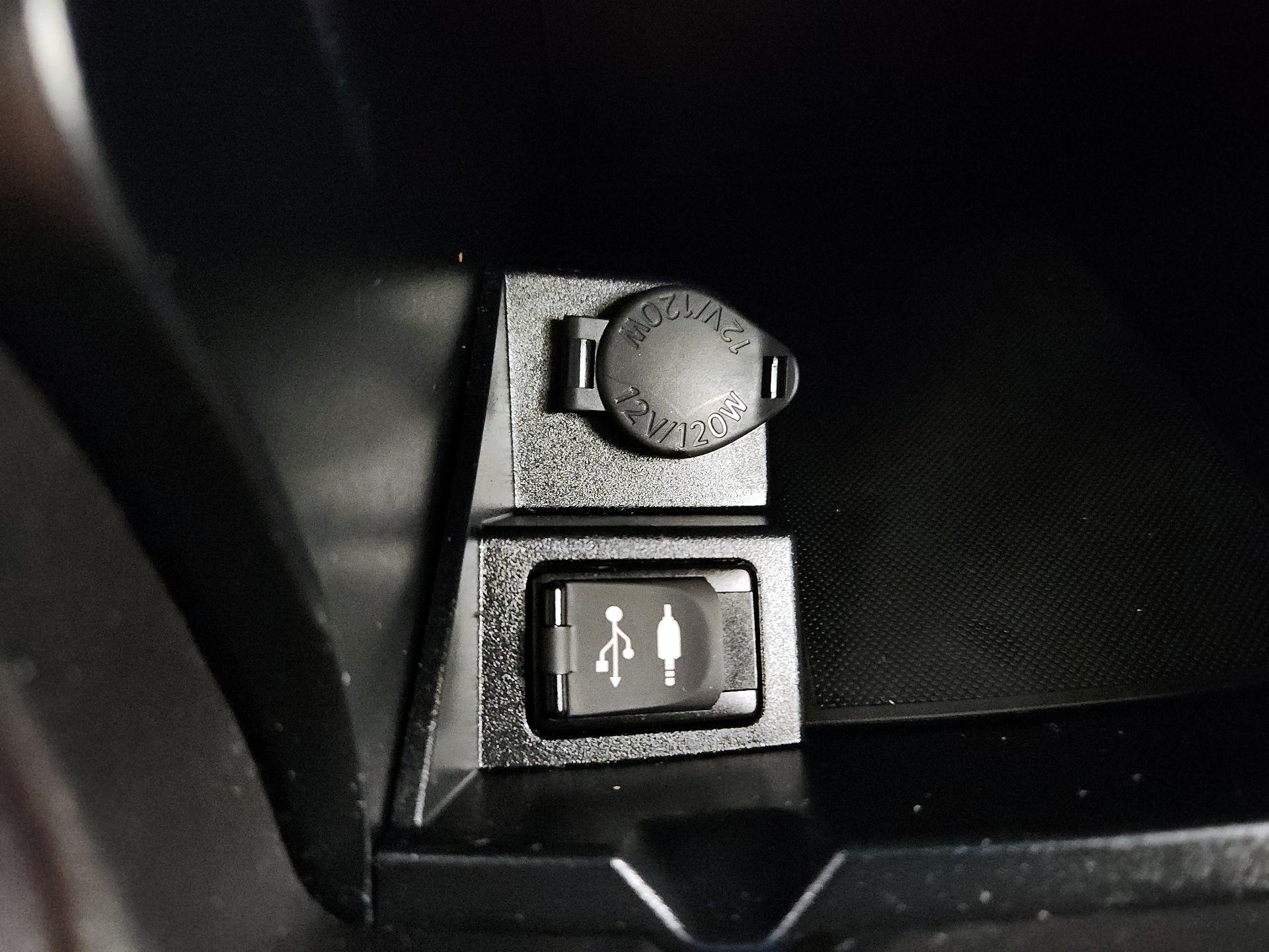 Thumbnail: 2016 Toyota Camry - 18