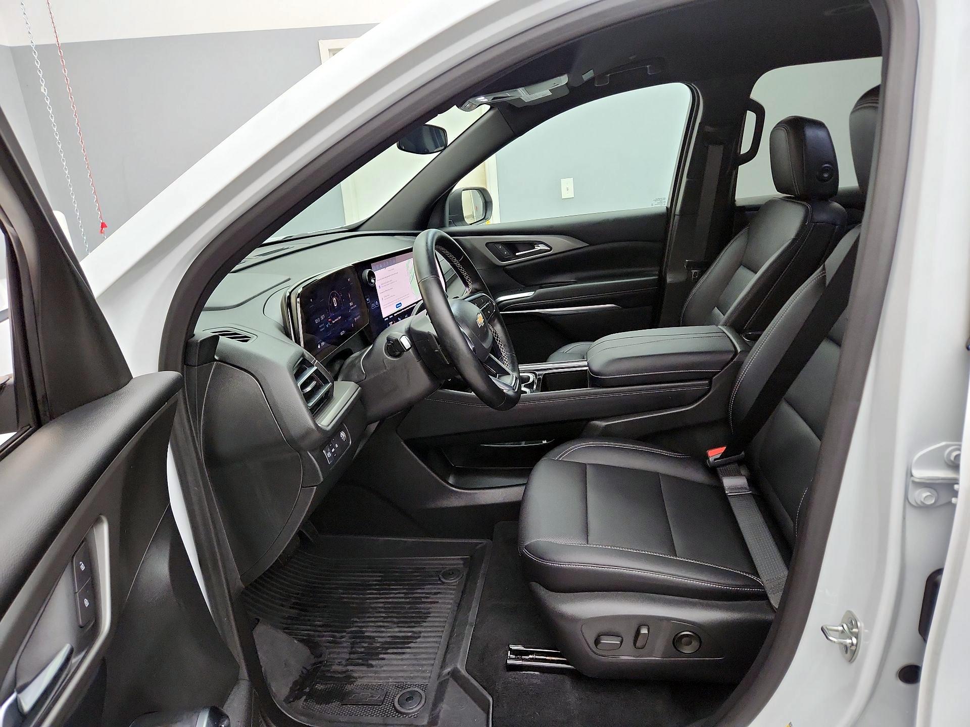 Thumbnail: 2025 Chevrolet Traverse - 11