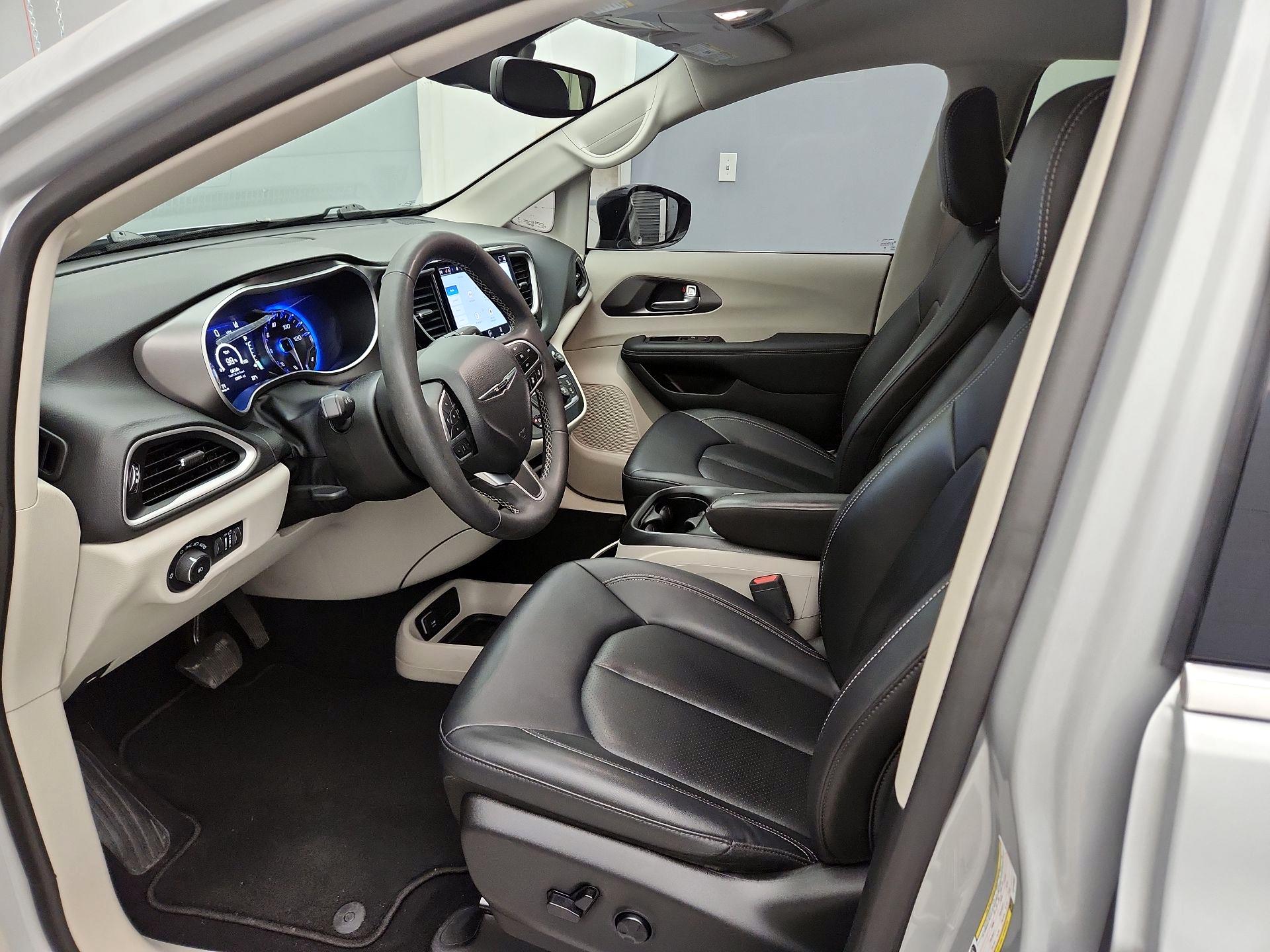 Thumbnail: 2024 Chrysler Pacifica - 11