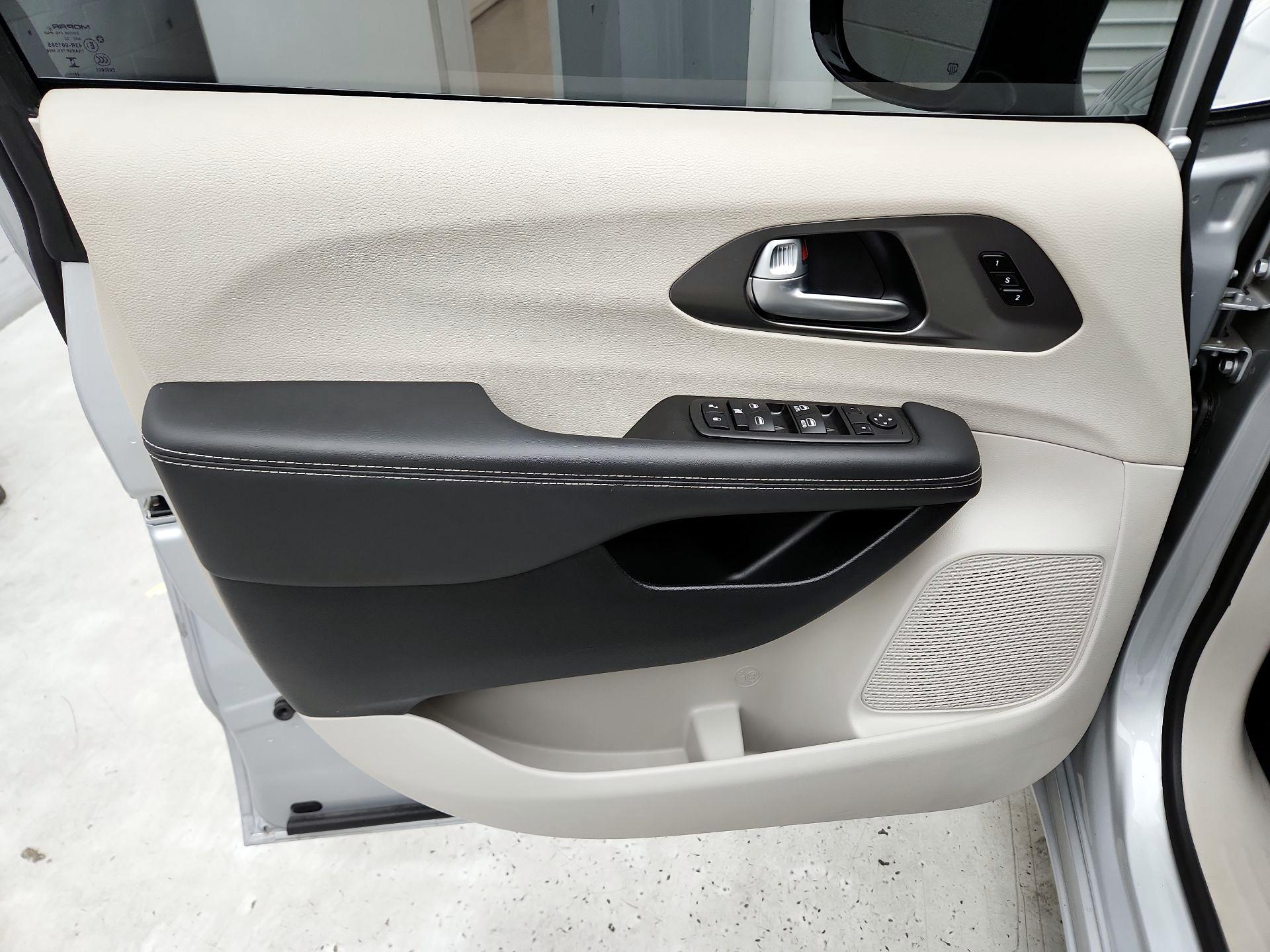 Thumbnail: 2024 Chrysler Pacifica - 12