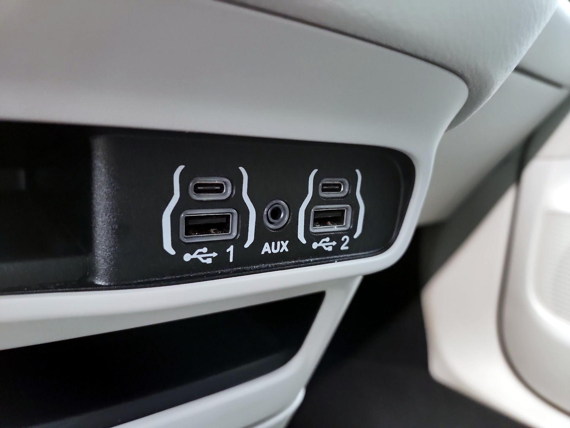 Thumbnail: 2024 Chrysler Pacifica - 18