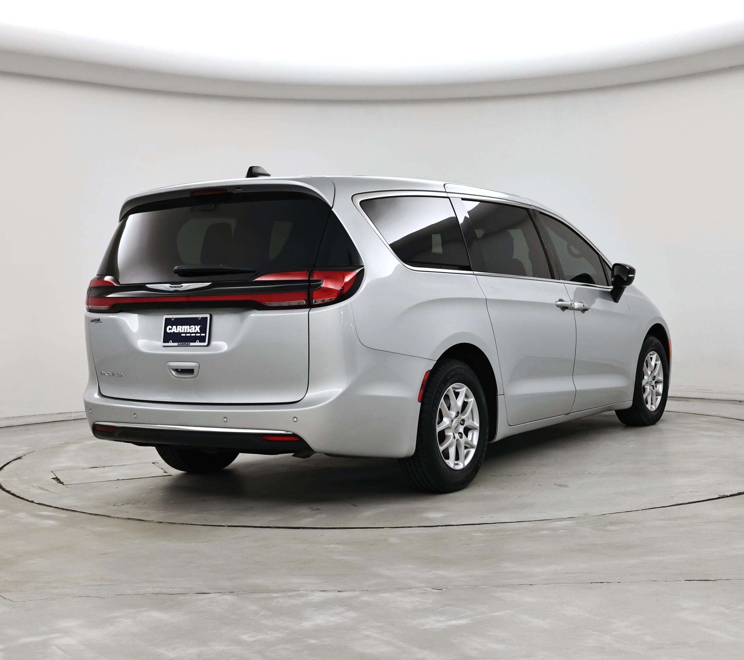 Thumbnail: 2024 Chrysler Pacifica - 8