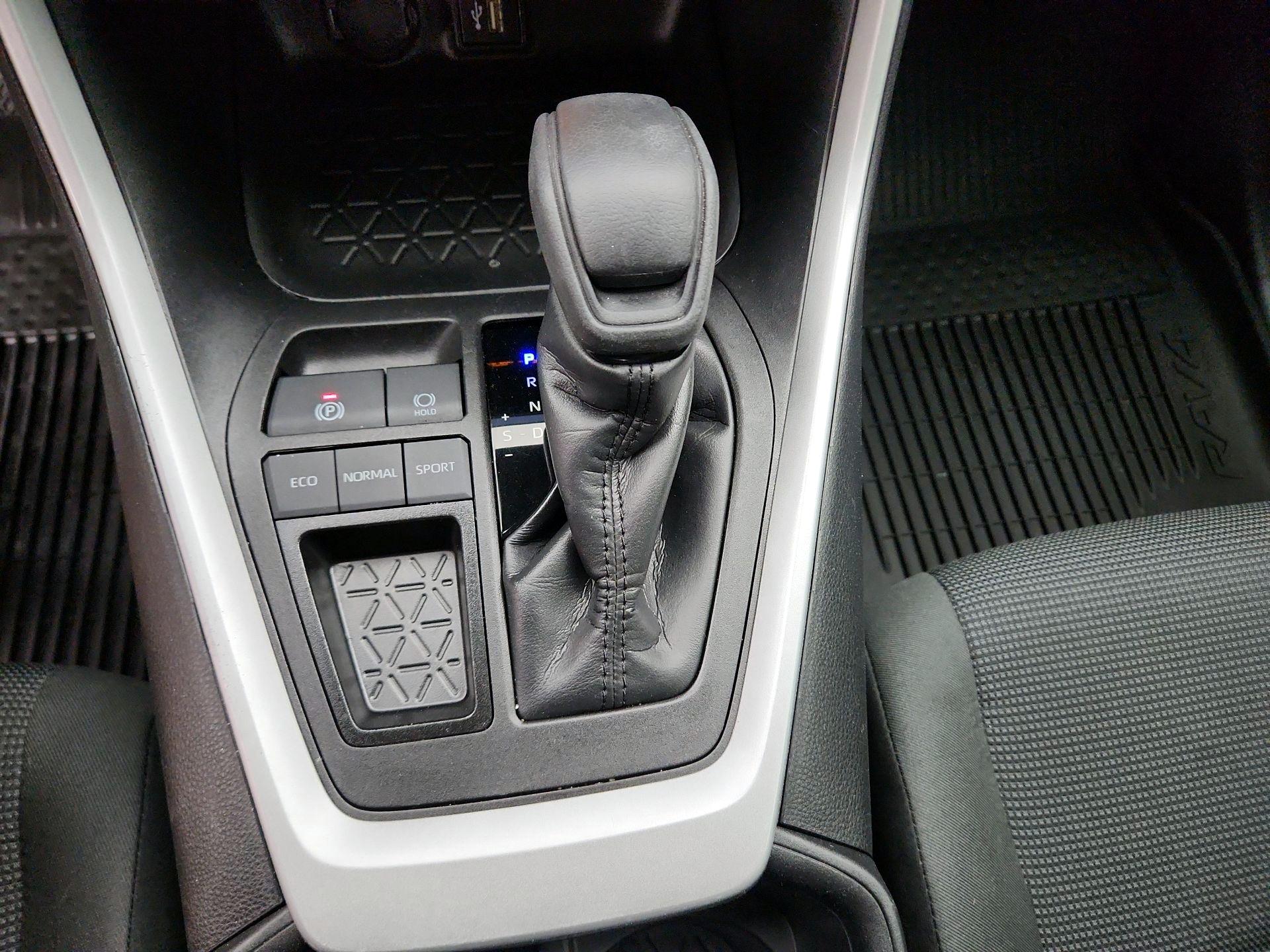 Thumbnail: 2024 Toyota RAV4 - 17