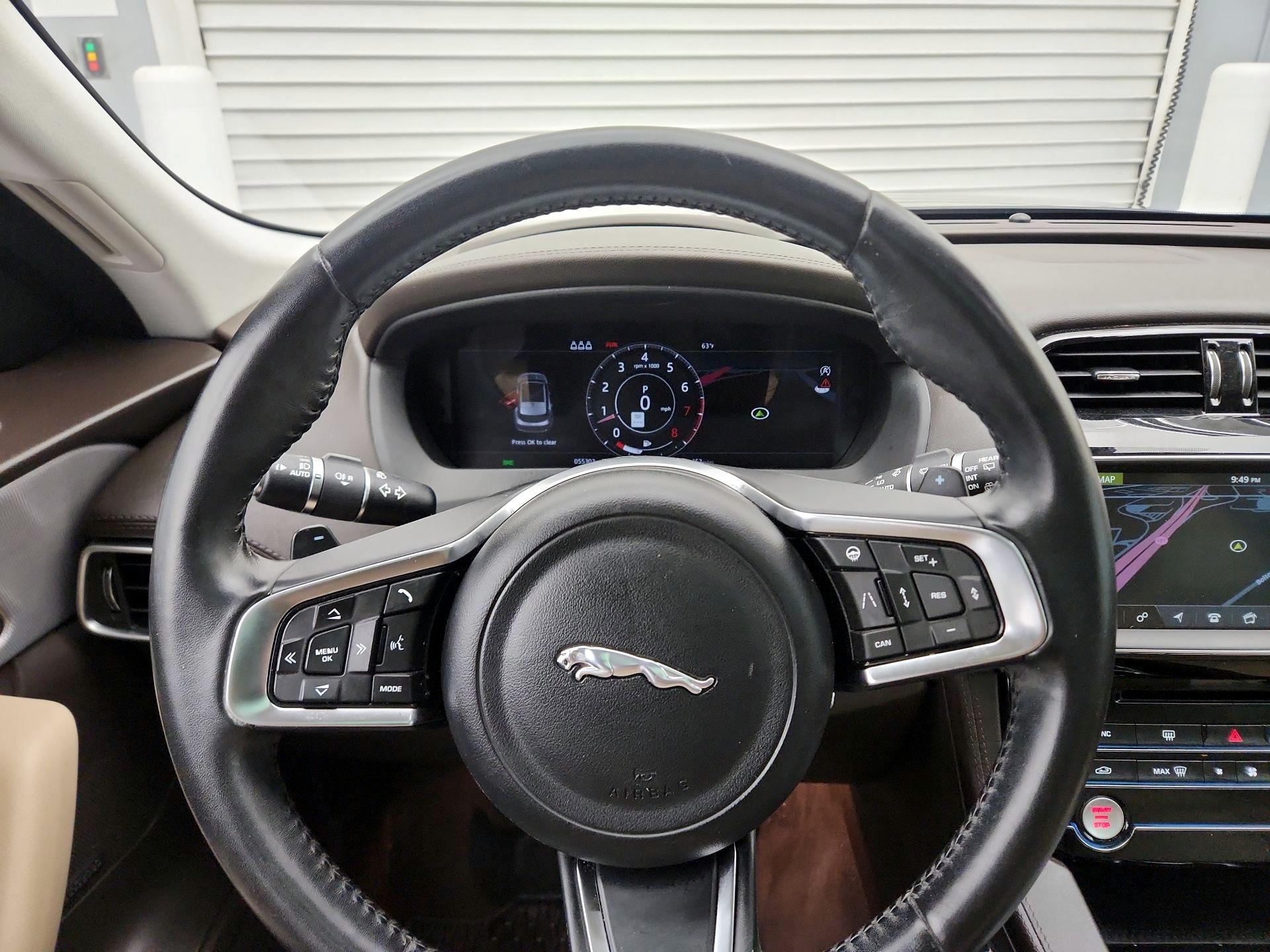 Thumbnail: 2019 Jaguar F-Pace - 10