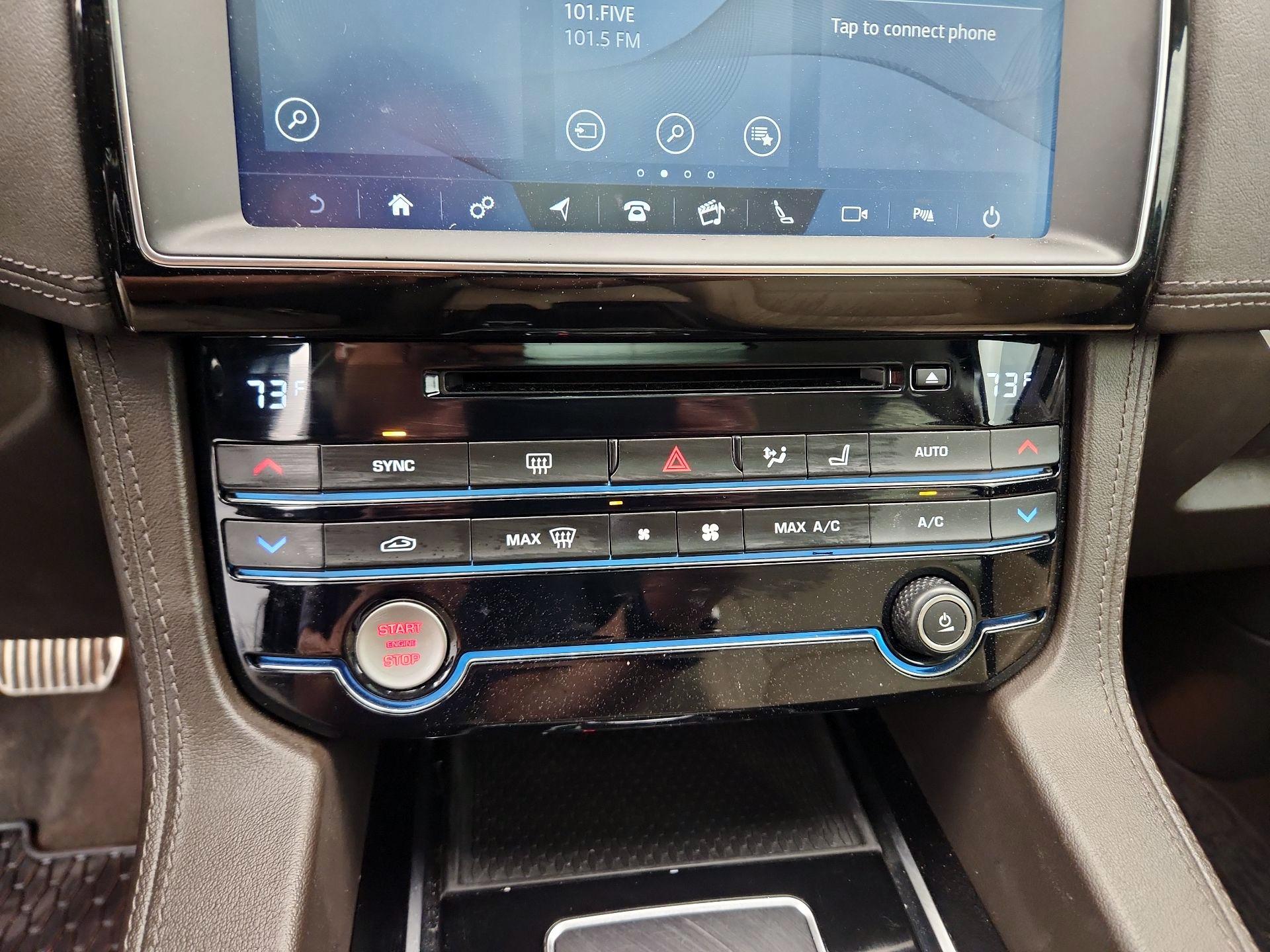 Thumbnail: 2019 Jaguar F-Pace - 17