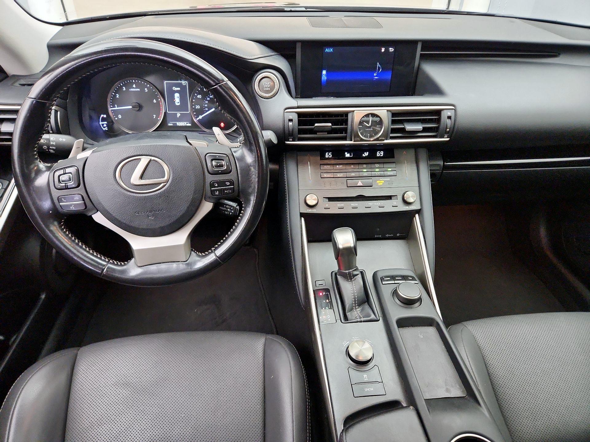 Thumbnail: 2020 Lexus IS - 9