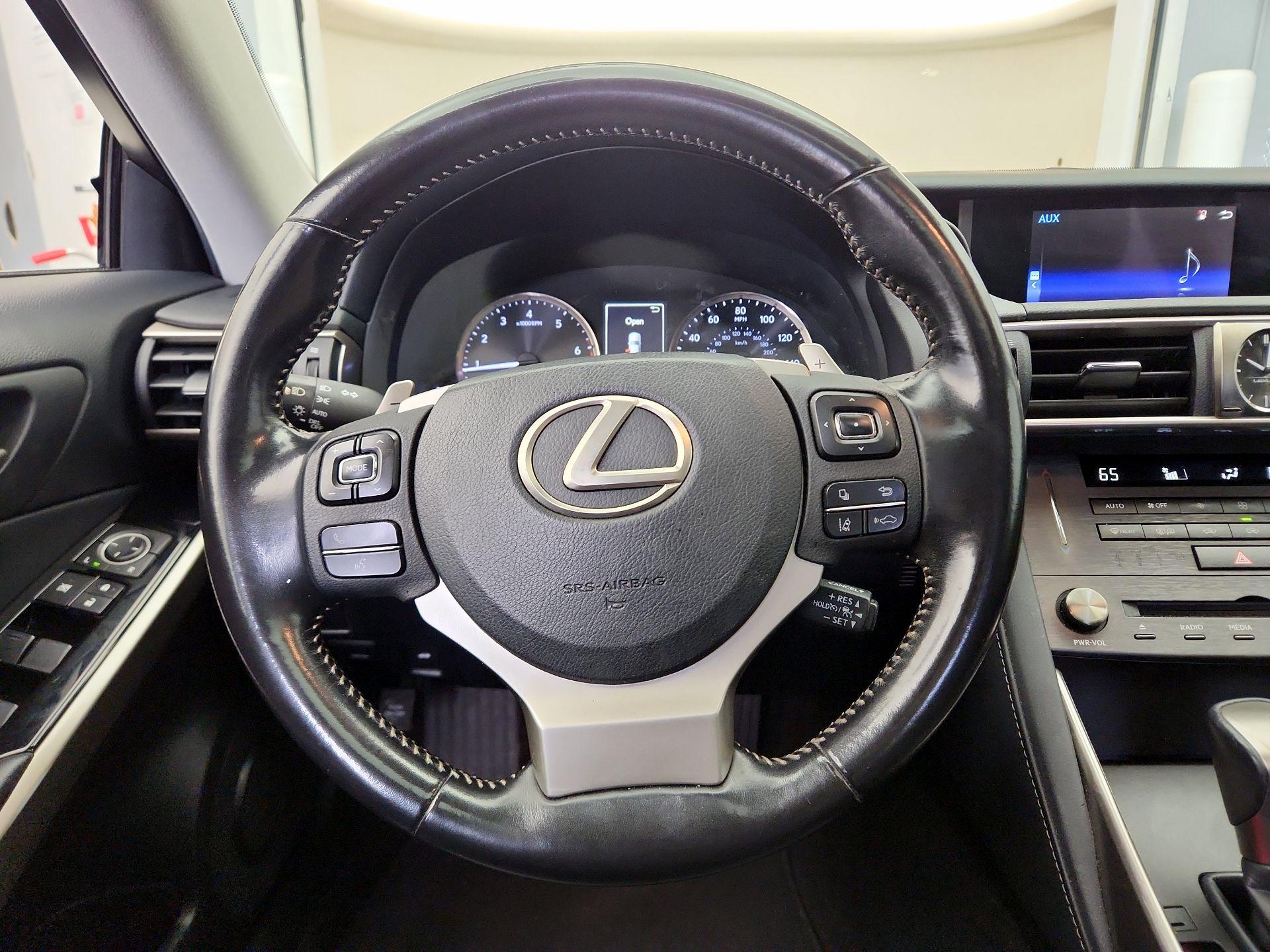 Thumbnail: 2020 Lexus IS - 10