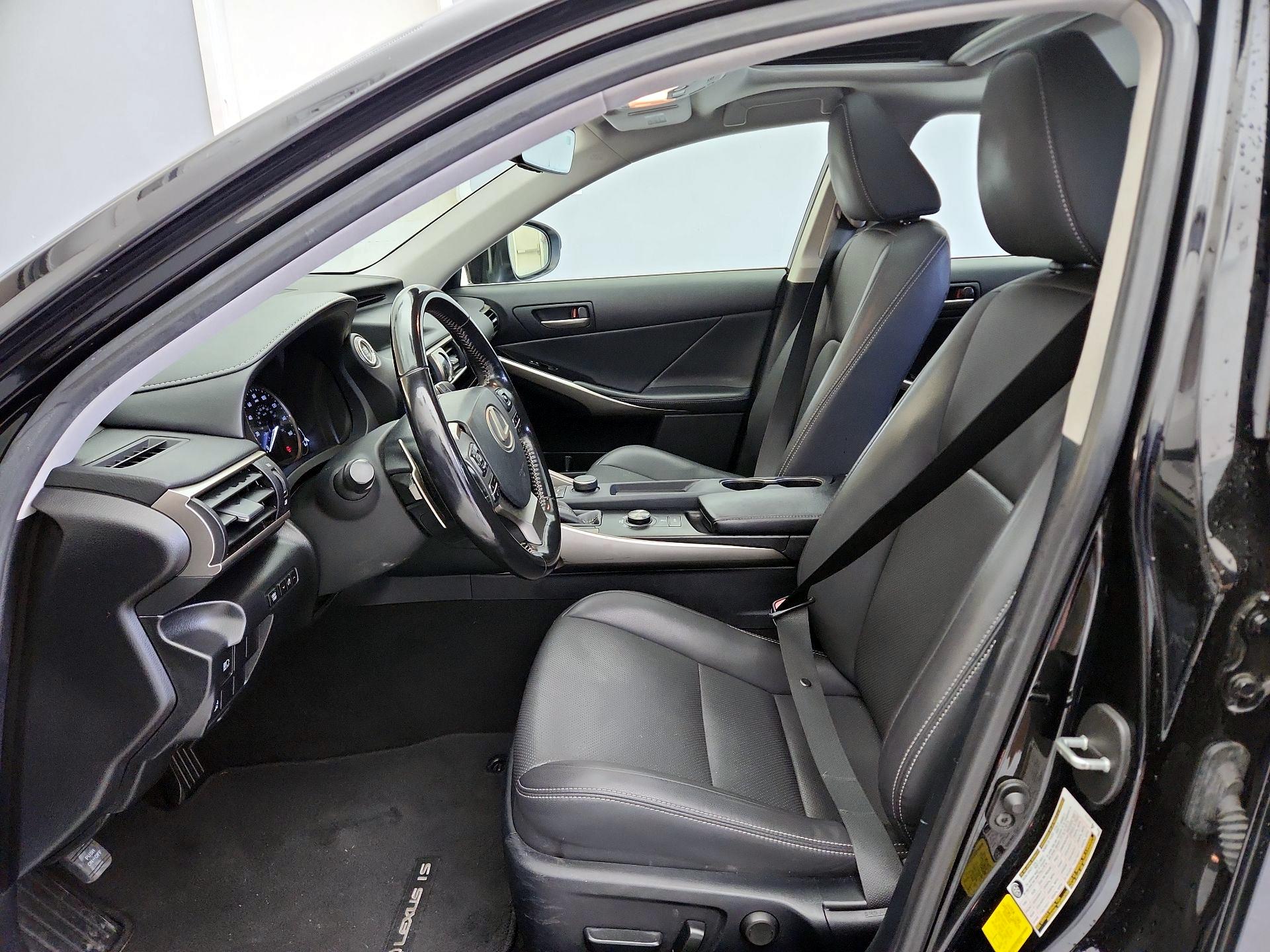 Thumbnail: 2020 Lexus IS - 11