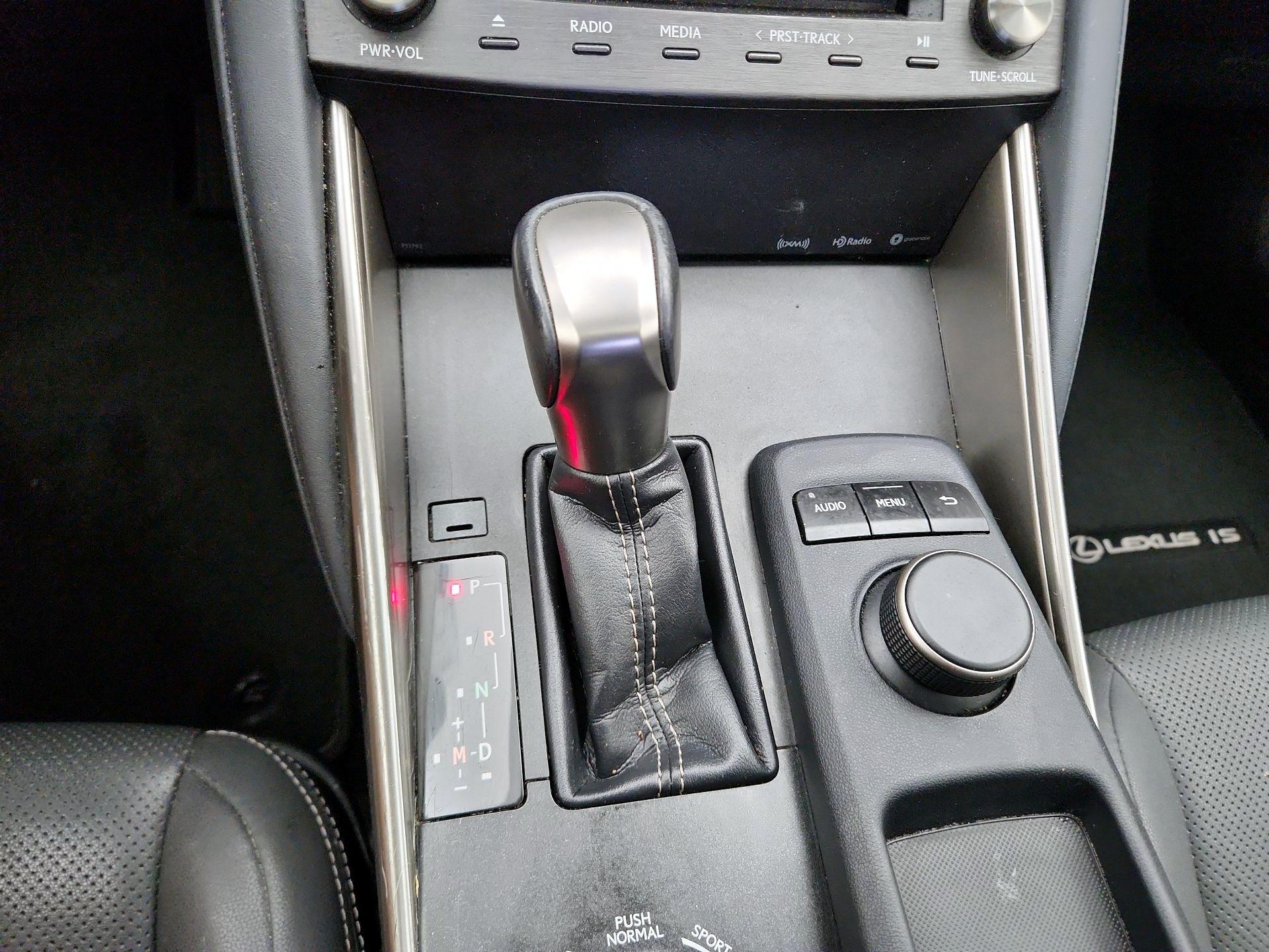 Thumbnail: 2020 Lexus IS - 17