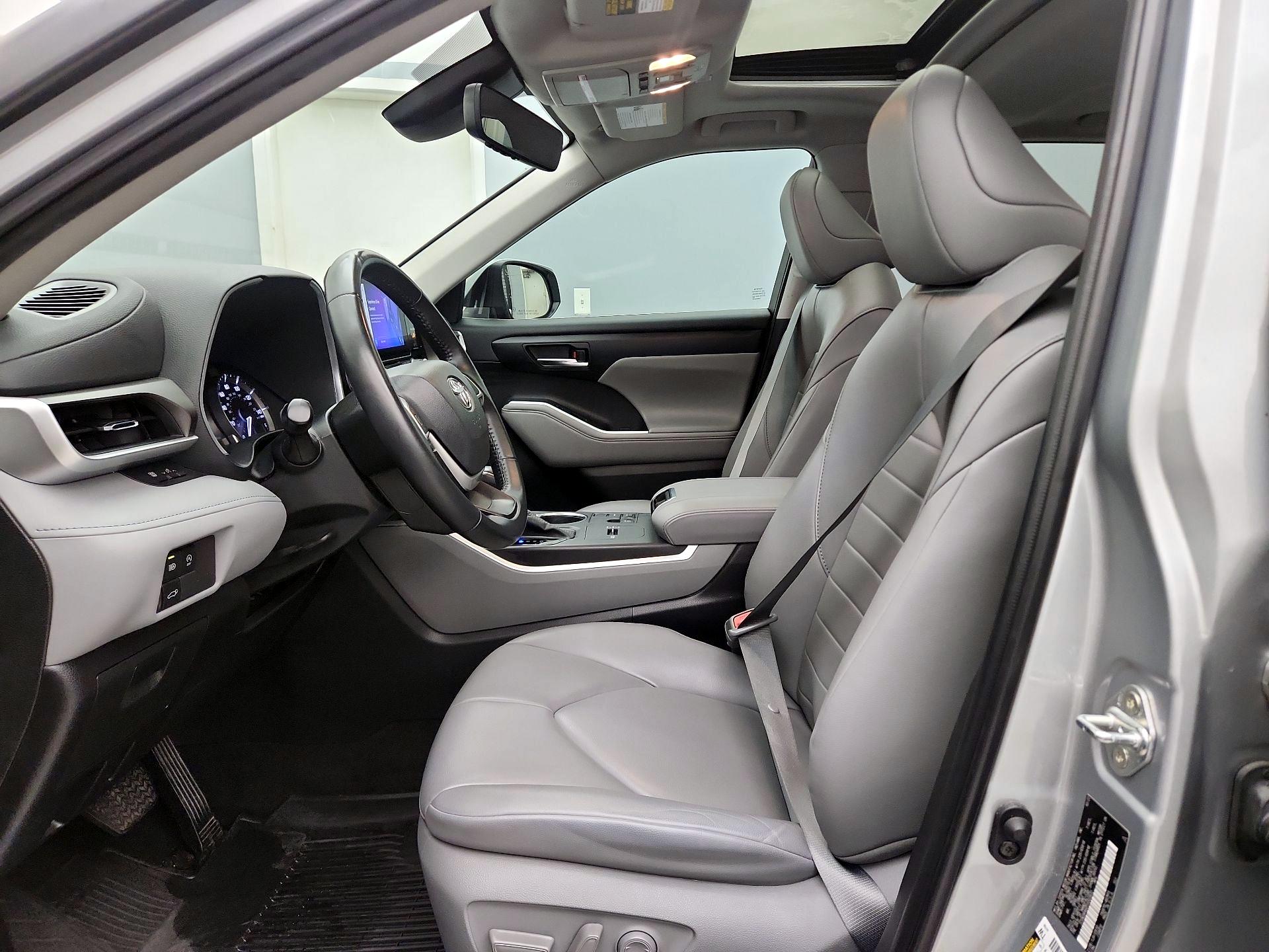 Thumbnail: 2023 Toyota Highlander - 11