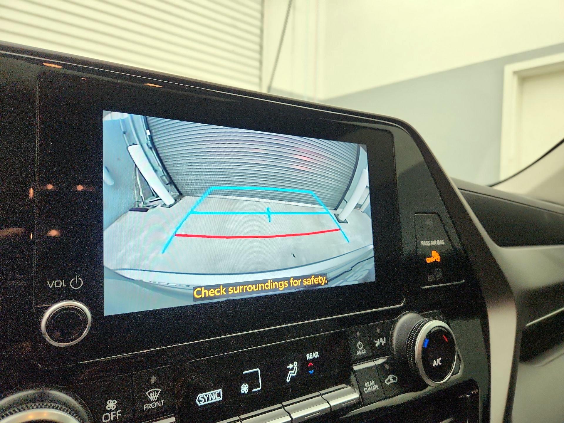 Thumbnail: 2023 Toyota Highlander - 14