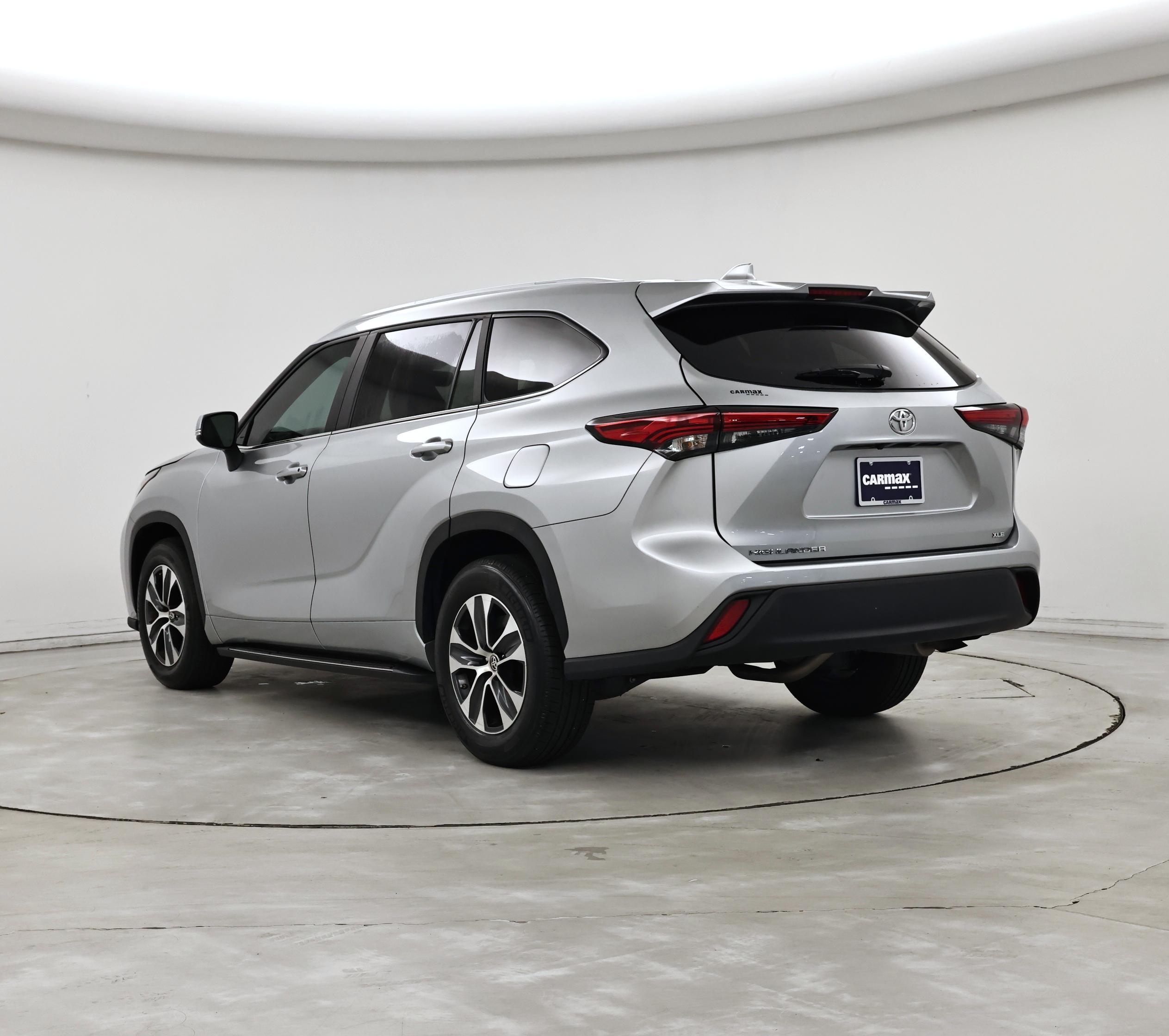 Thumbnail: 2023 Toyota Highlander - 2