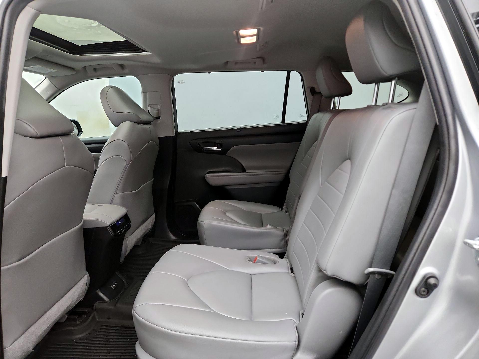 Thumbnail: 2023 Toyota Highlander - 20