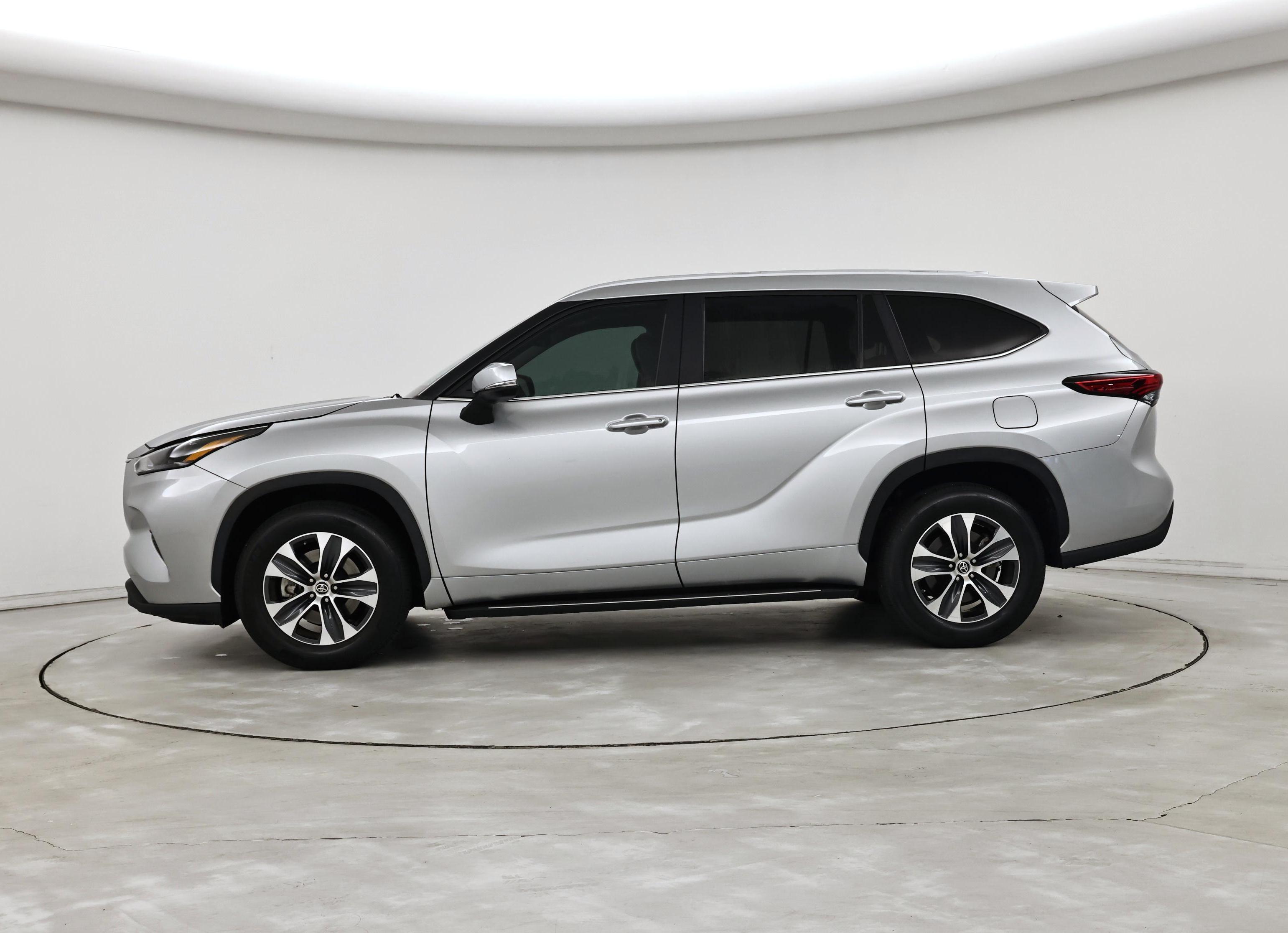 Thumbnail: 2023 Toyota Highlander - 3