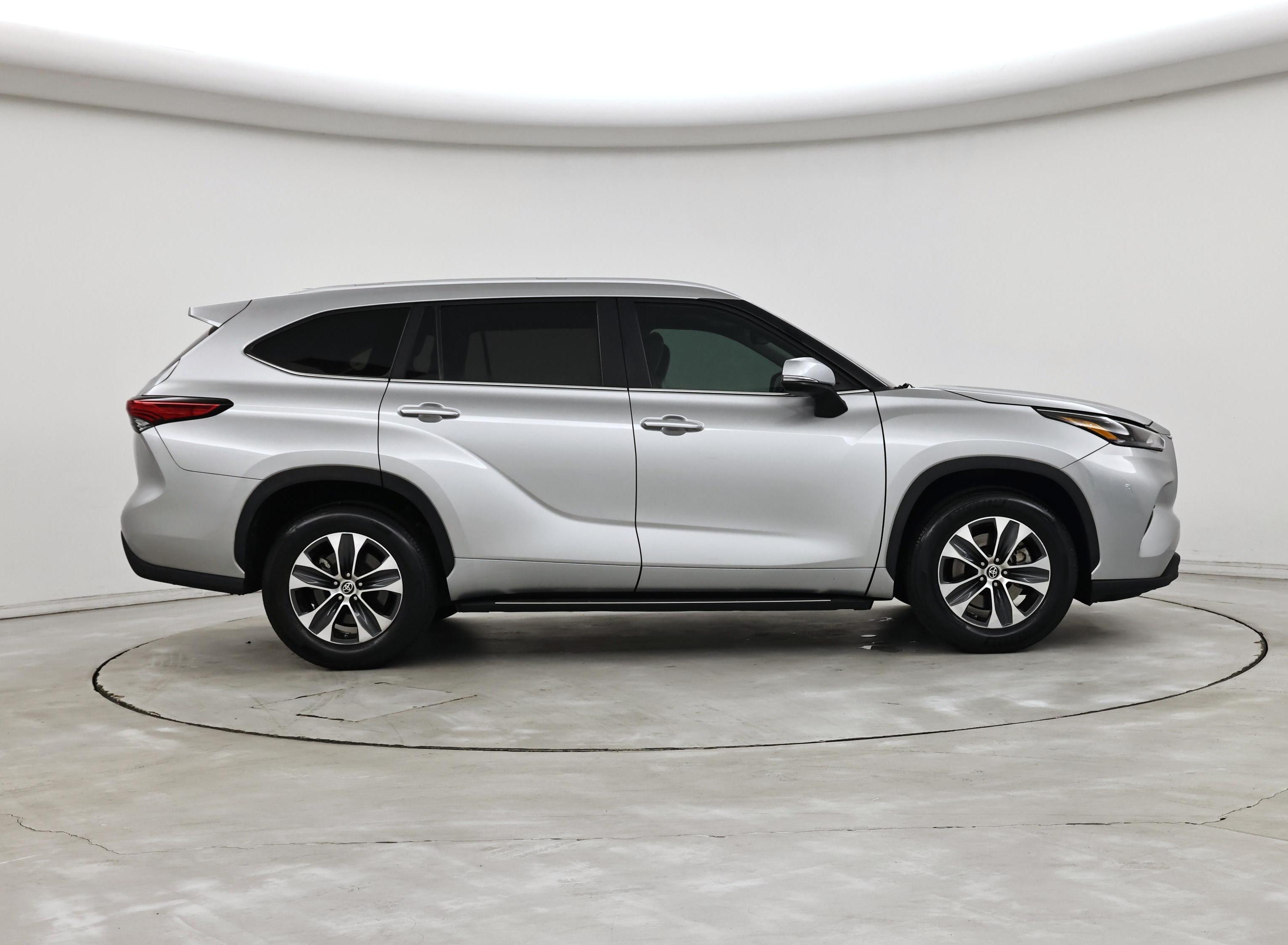Thumbnail: 2023 Toyota Highlander - 7