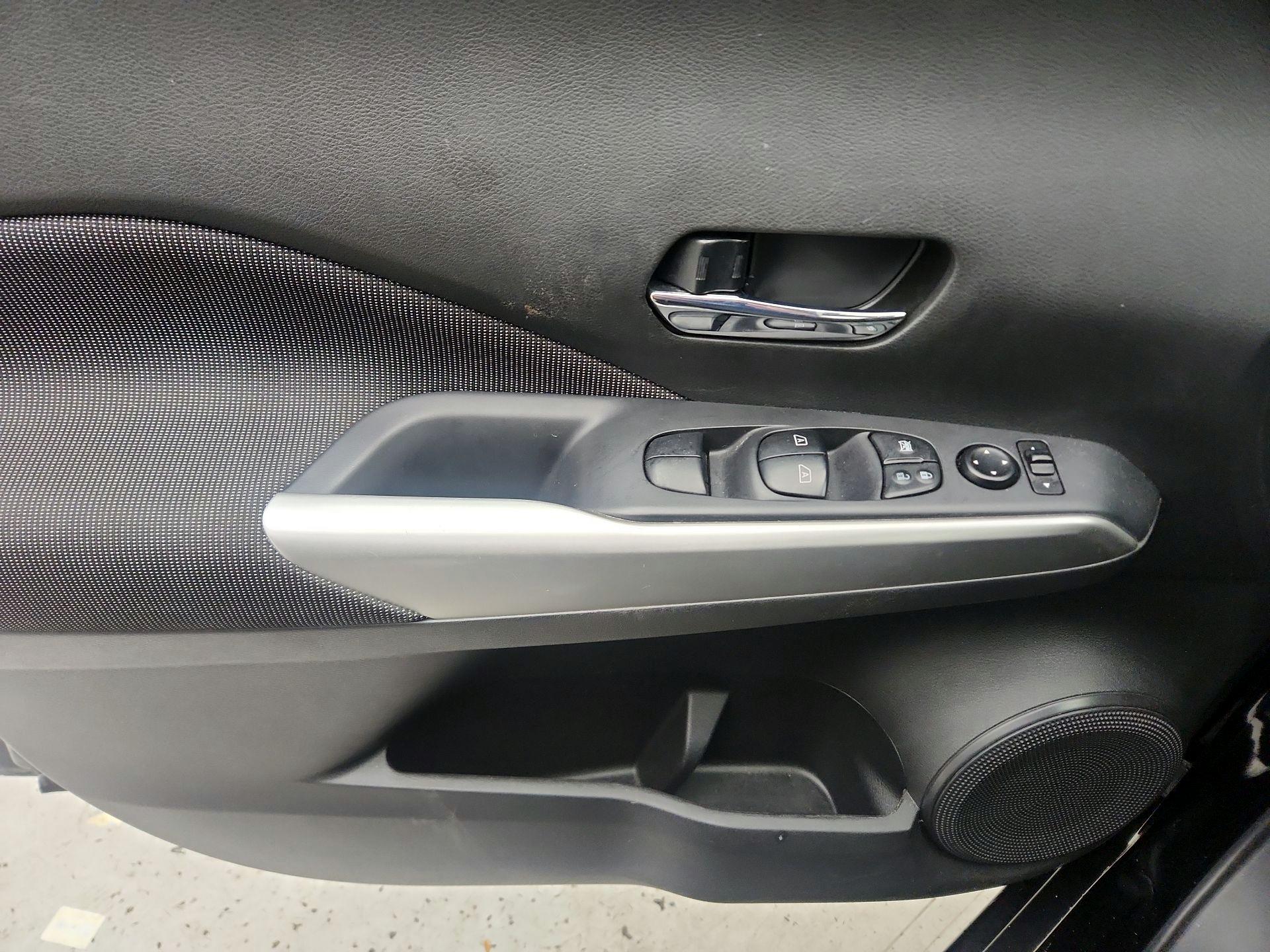 Thumbnail: 2020 Nissan Kicks - 12