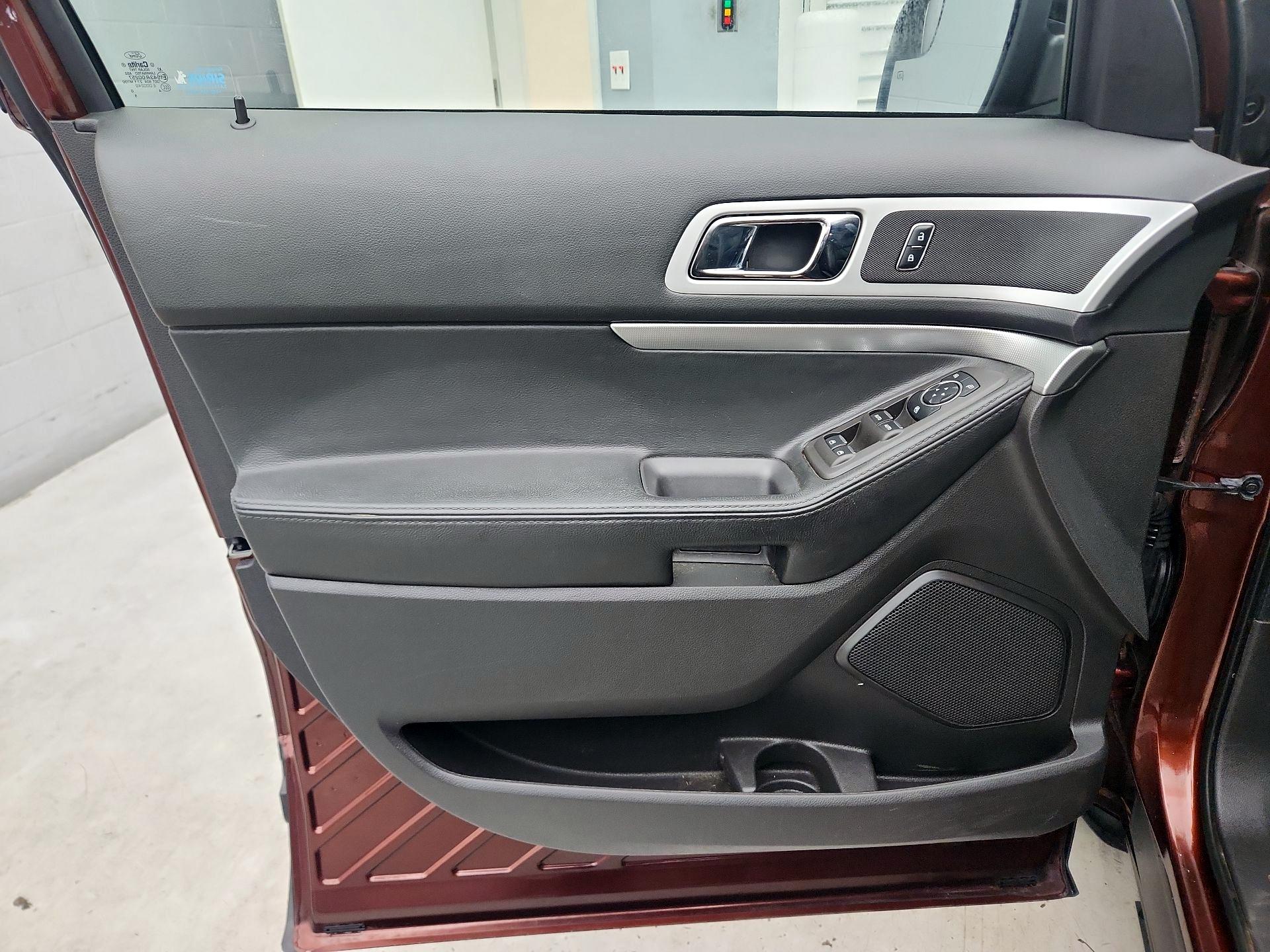 Thumbnail: 2015 Ford Explorer - 12