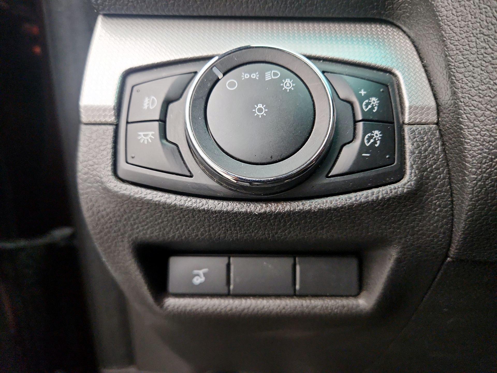 Thumbnail: 2015 Ford Explorer - 13