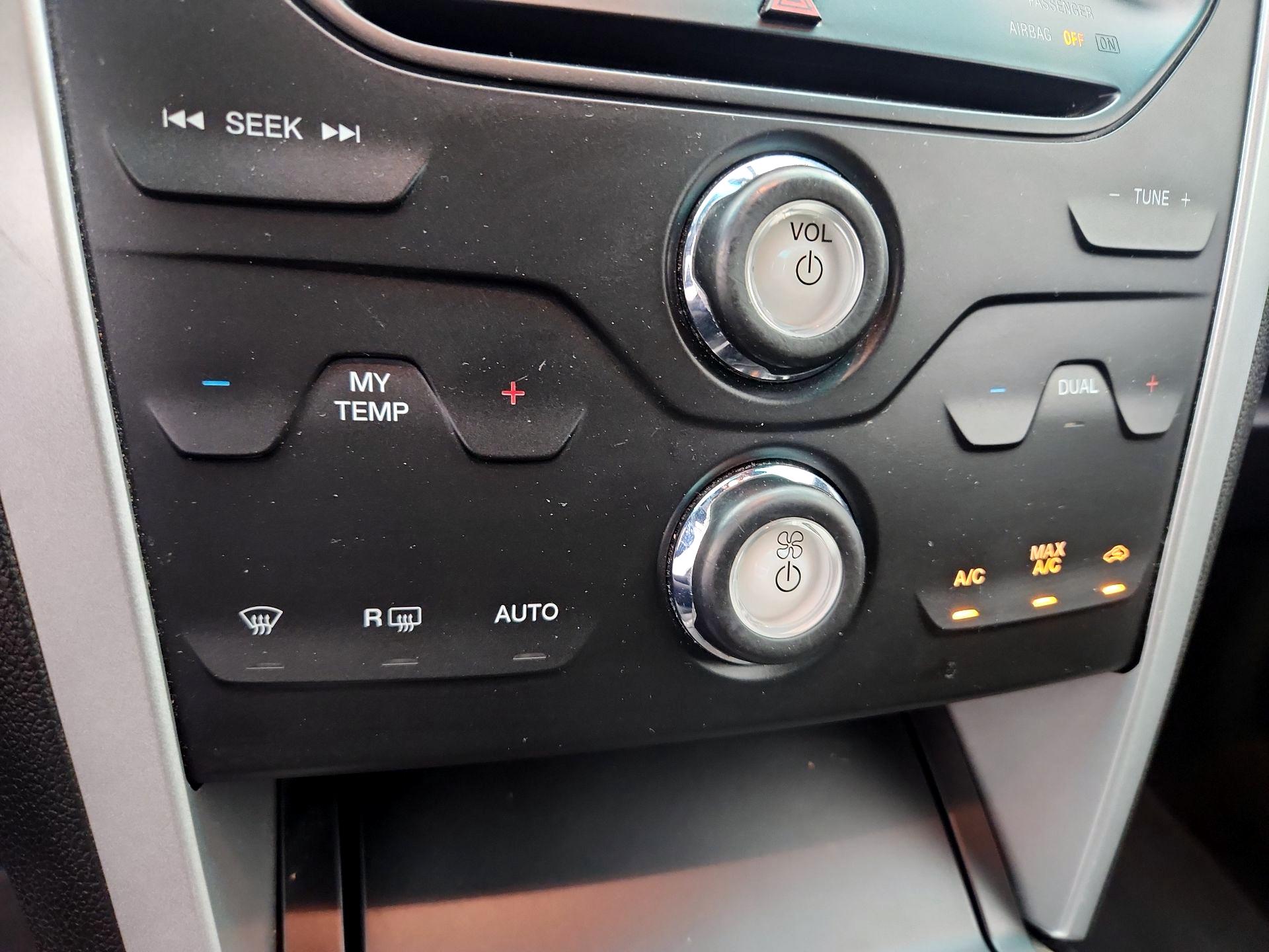 Thumbnail: 2015 Ford Explorer - 17
