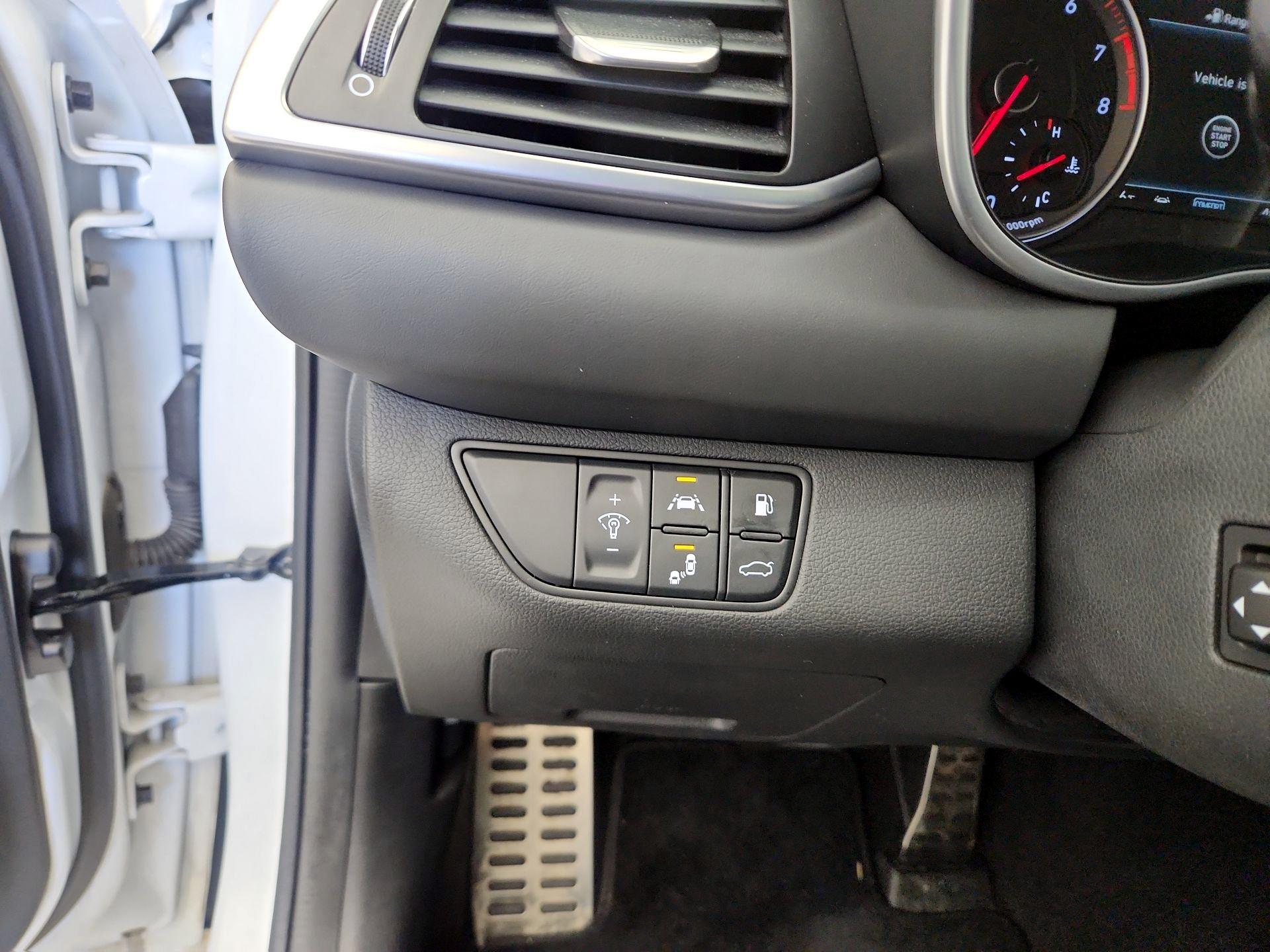 Thumbnail: 2019 Genesis G70 - 13