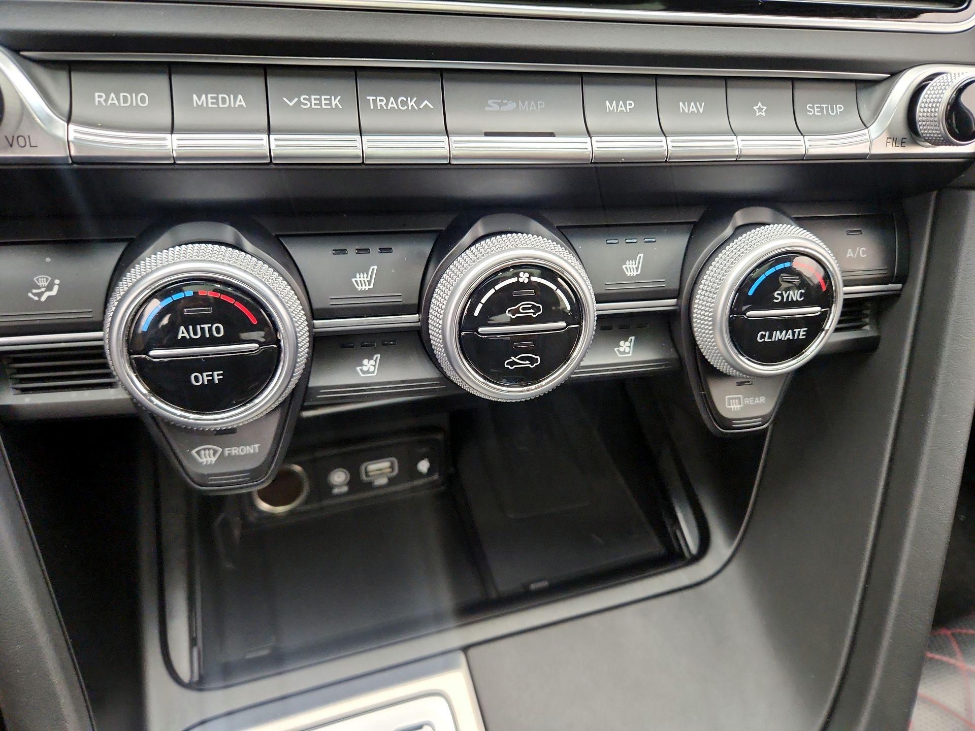 Thumbnail: 2019 Genesis G70 - 17