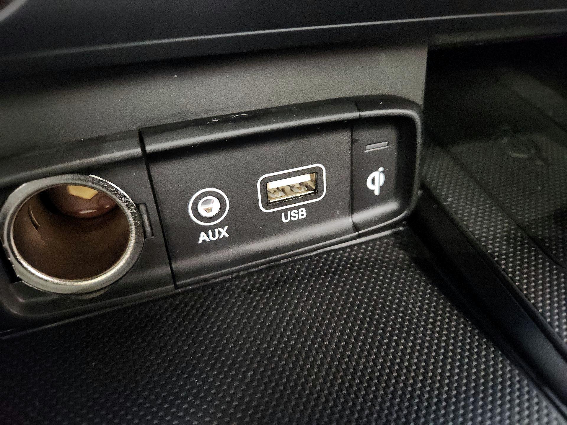 Thumbnail: 2019 Genesis G70 - 19