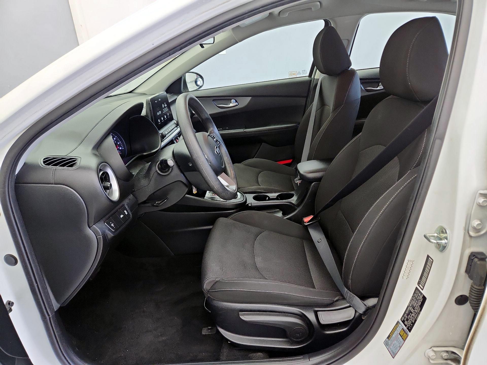 Thumbnail: 2020 Kia Forte - 11