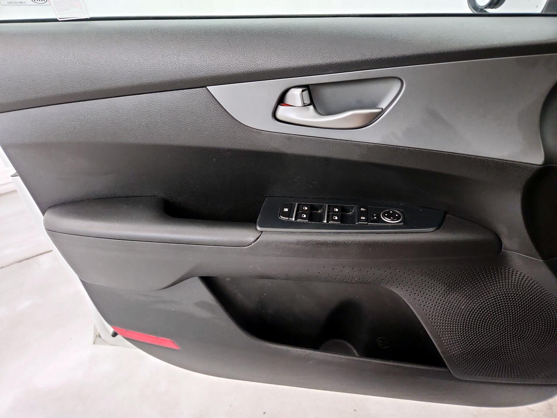 Thumbnail: 2020 Kia Forte - 12