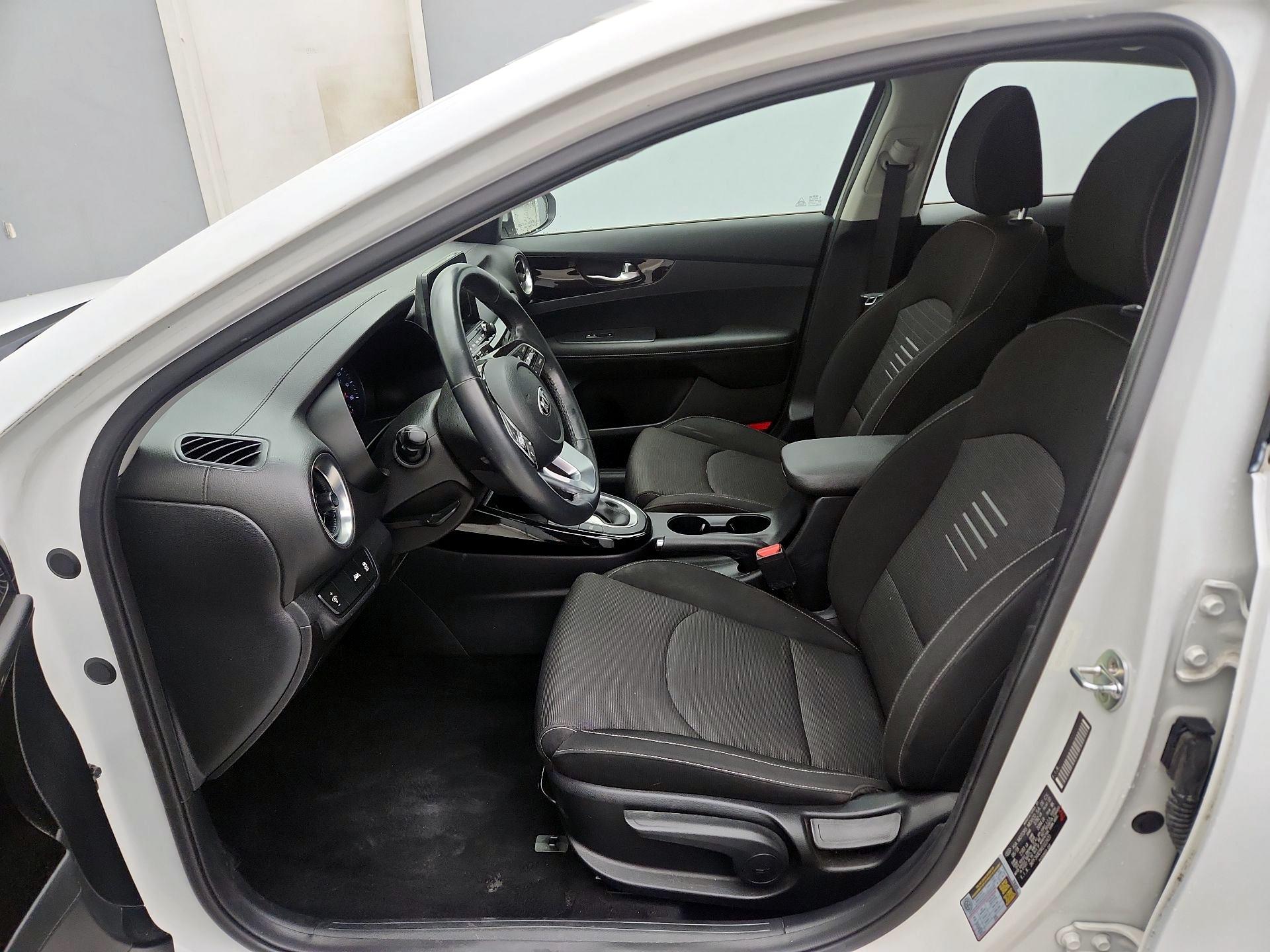 Thumbnail: 2019 Kia Forte - 11