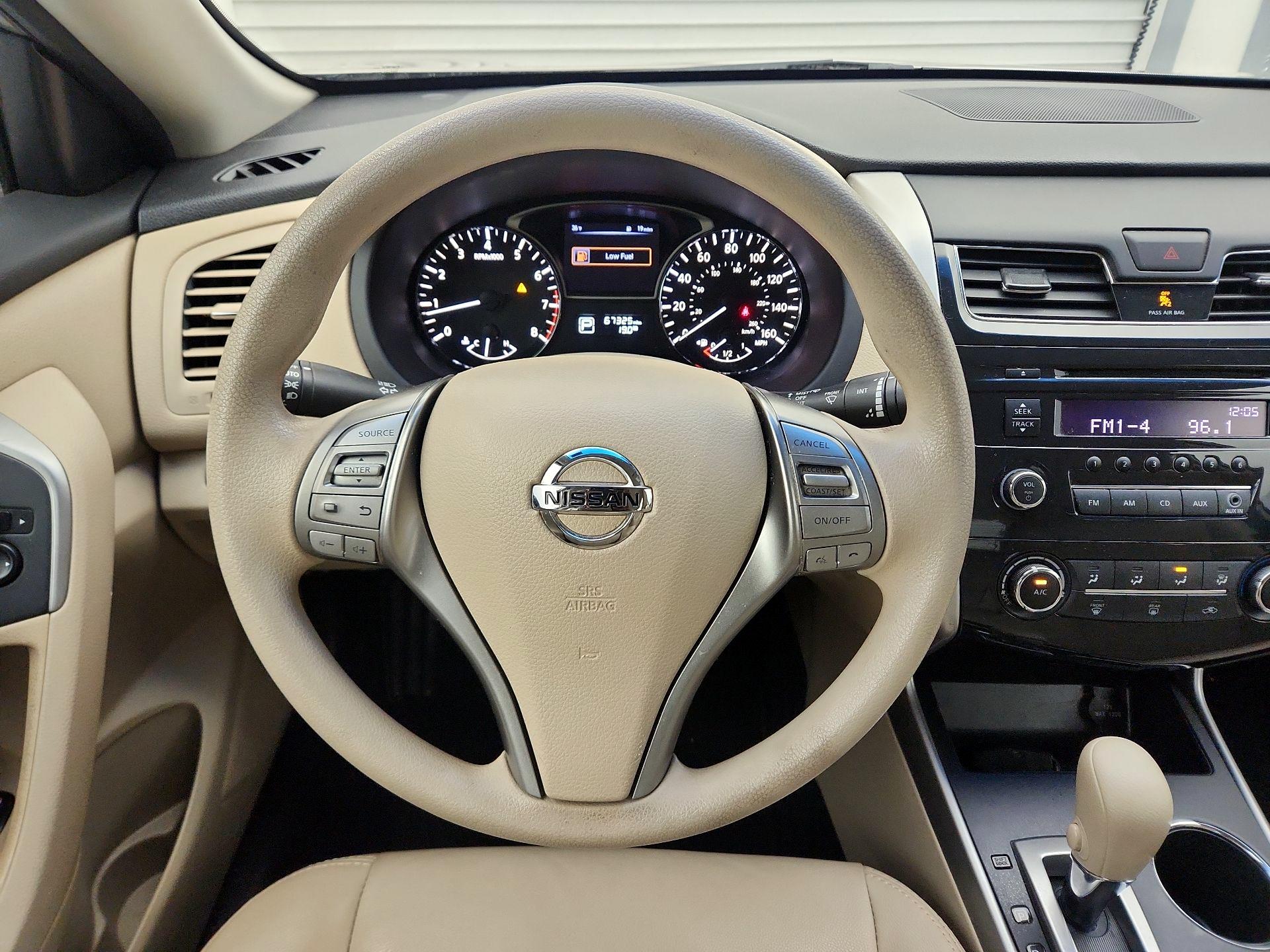 Thumbnail: 2015 Nissan Altima - 10