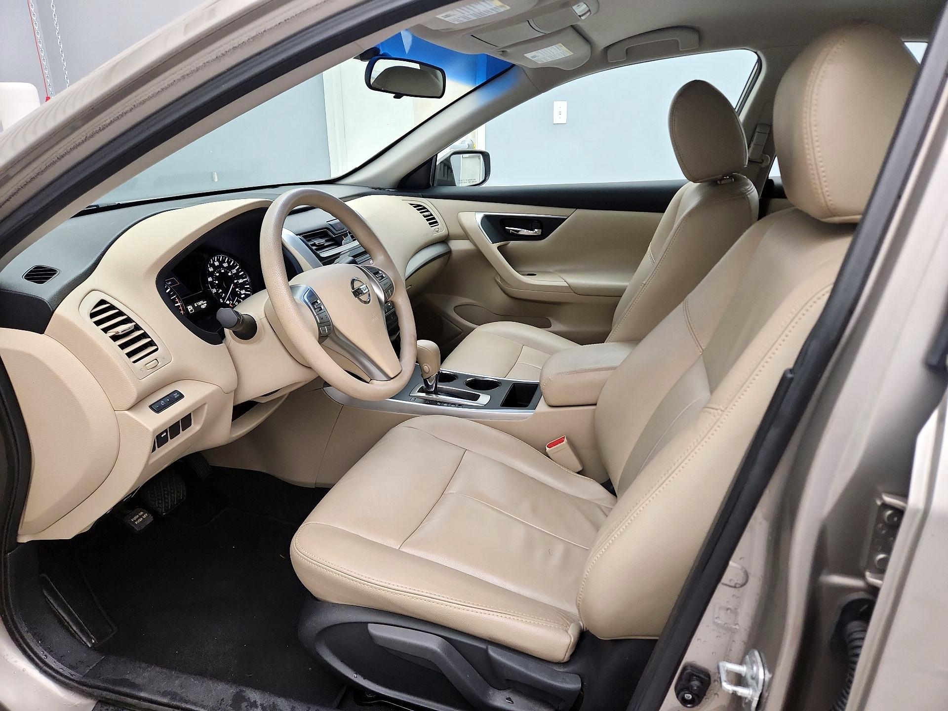 Thumbnail: 2015 Nissan Altima - 11