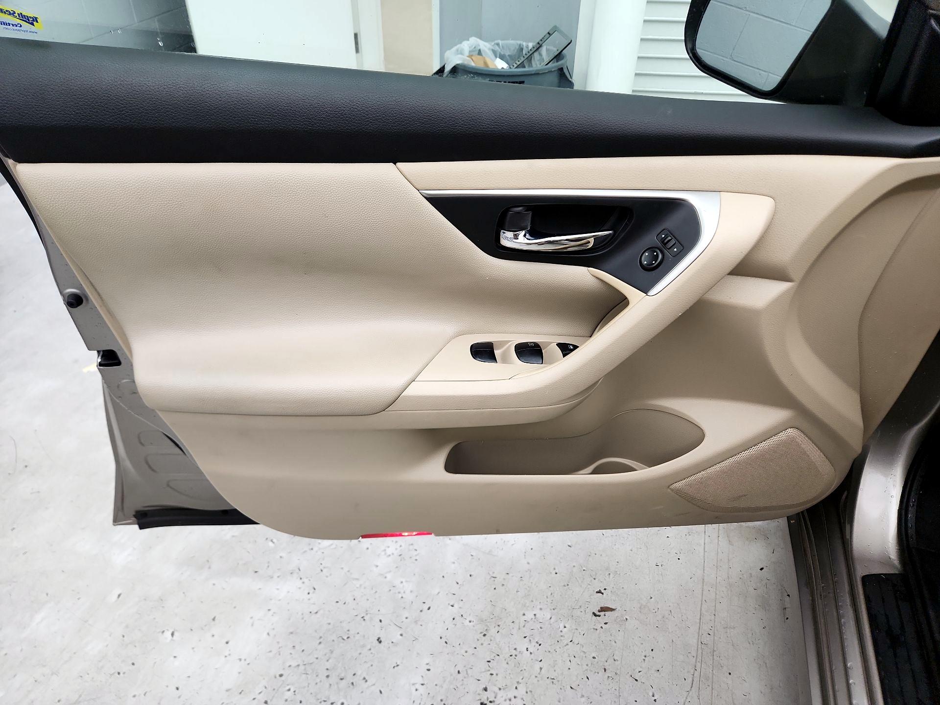 Thumbnail: 2015 Nissan Altima - 12