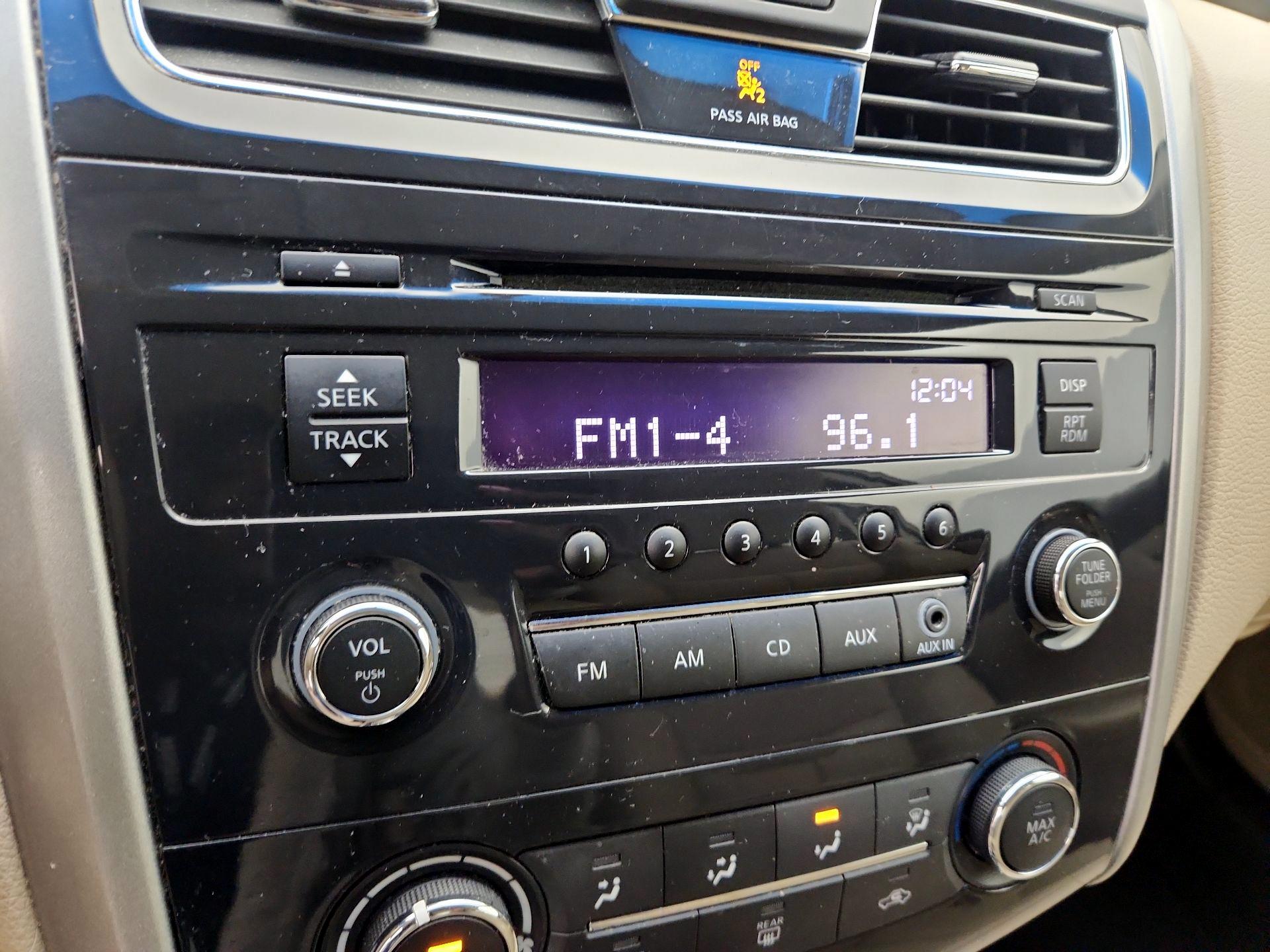 Thumbnail: 2015 Nissan Altima - 14