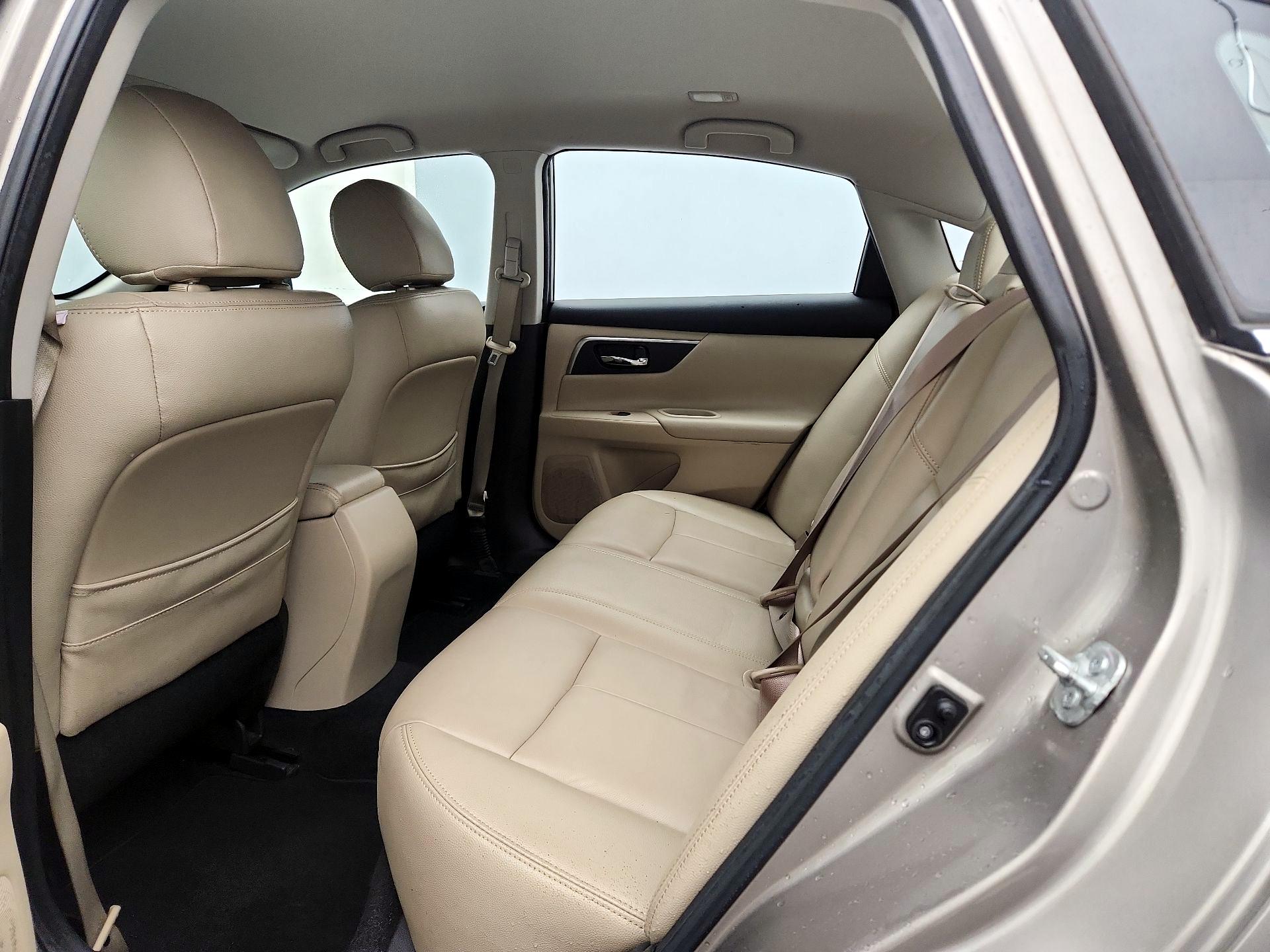 Thumbnail: 2015 Nissan Altima - 17