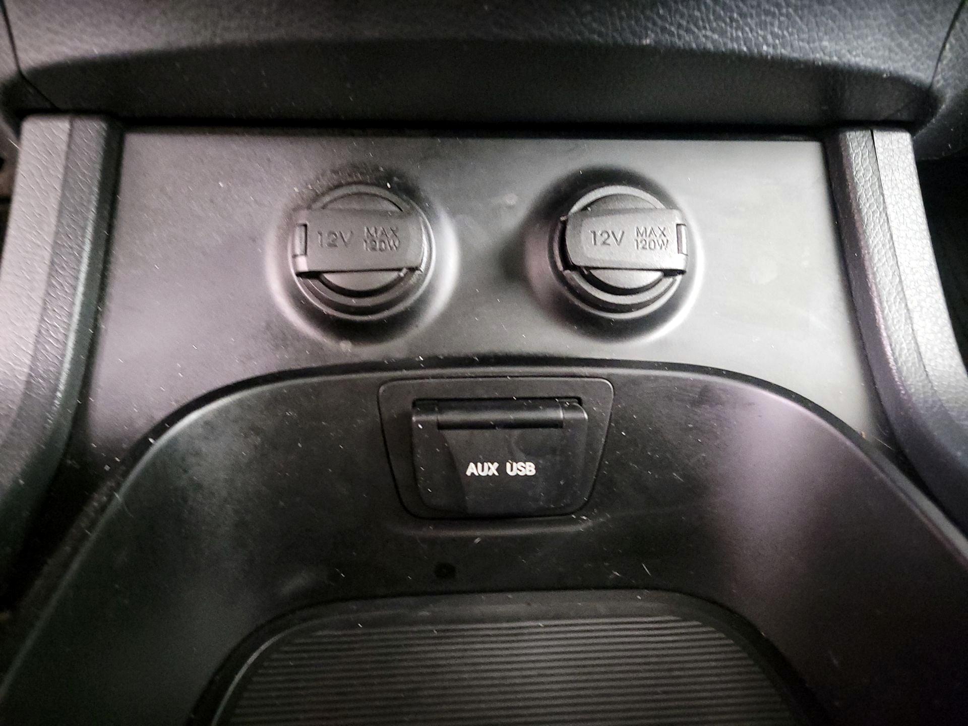 Thumbnail: 2016 Hyundai Santa Fe - 18