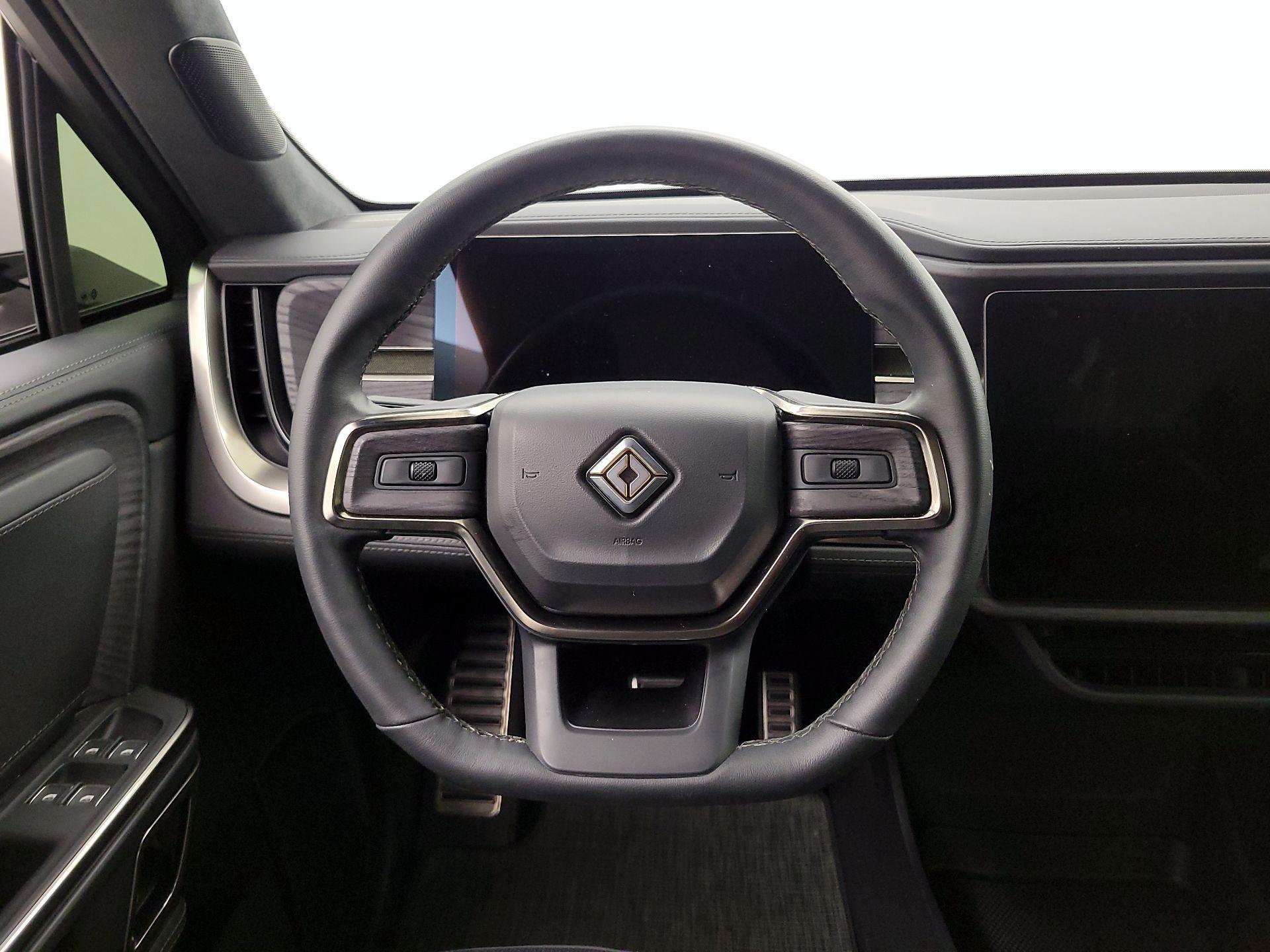 Thumbnail: 2023 Rivian R1S - 10