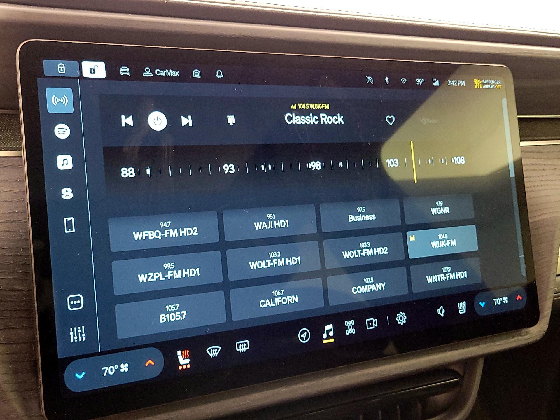 Thumbnail: 2023 Rivian R1S - 15