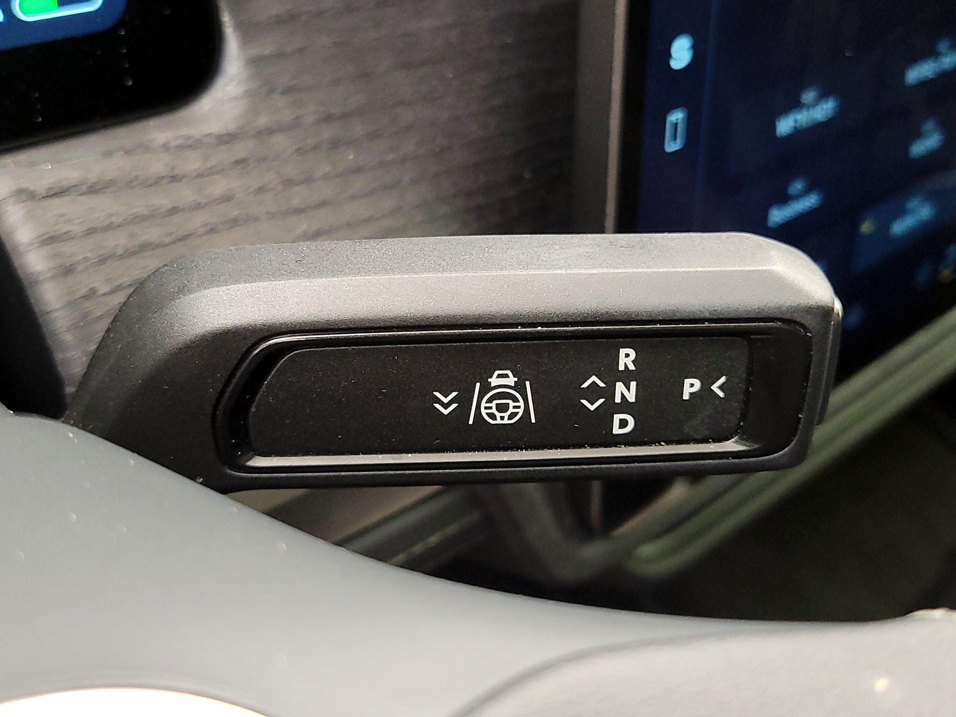 Thumbnail: 2023 Rivian R1S - 17