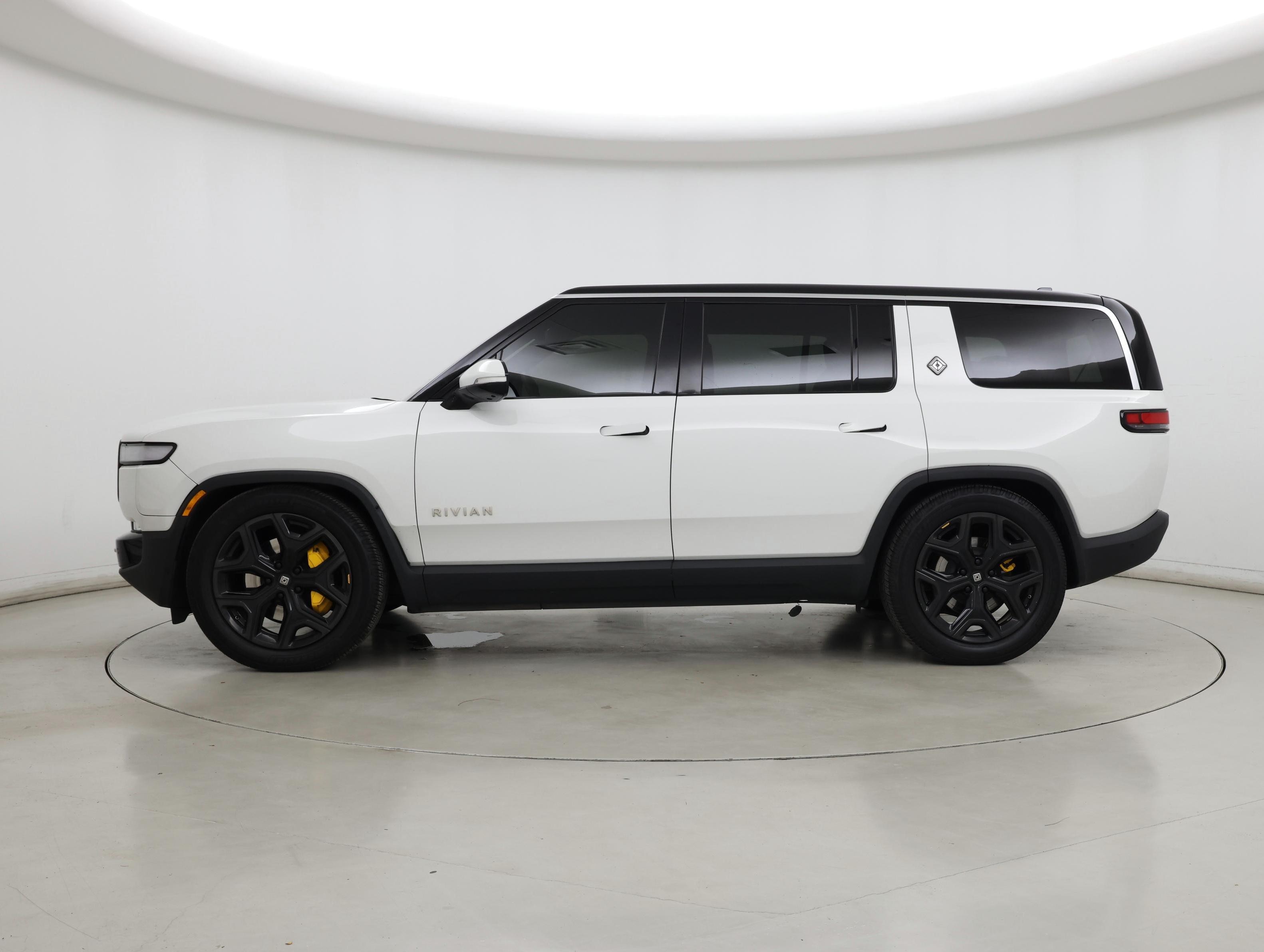 Thumbnail: 2023 Rivian R1S - 3