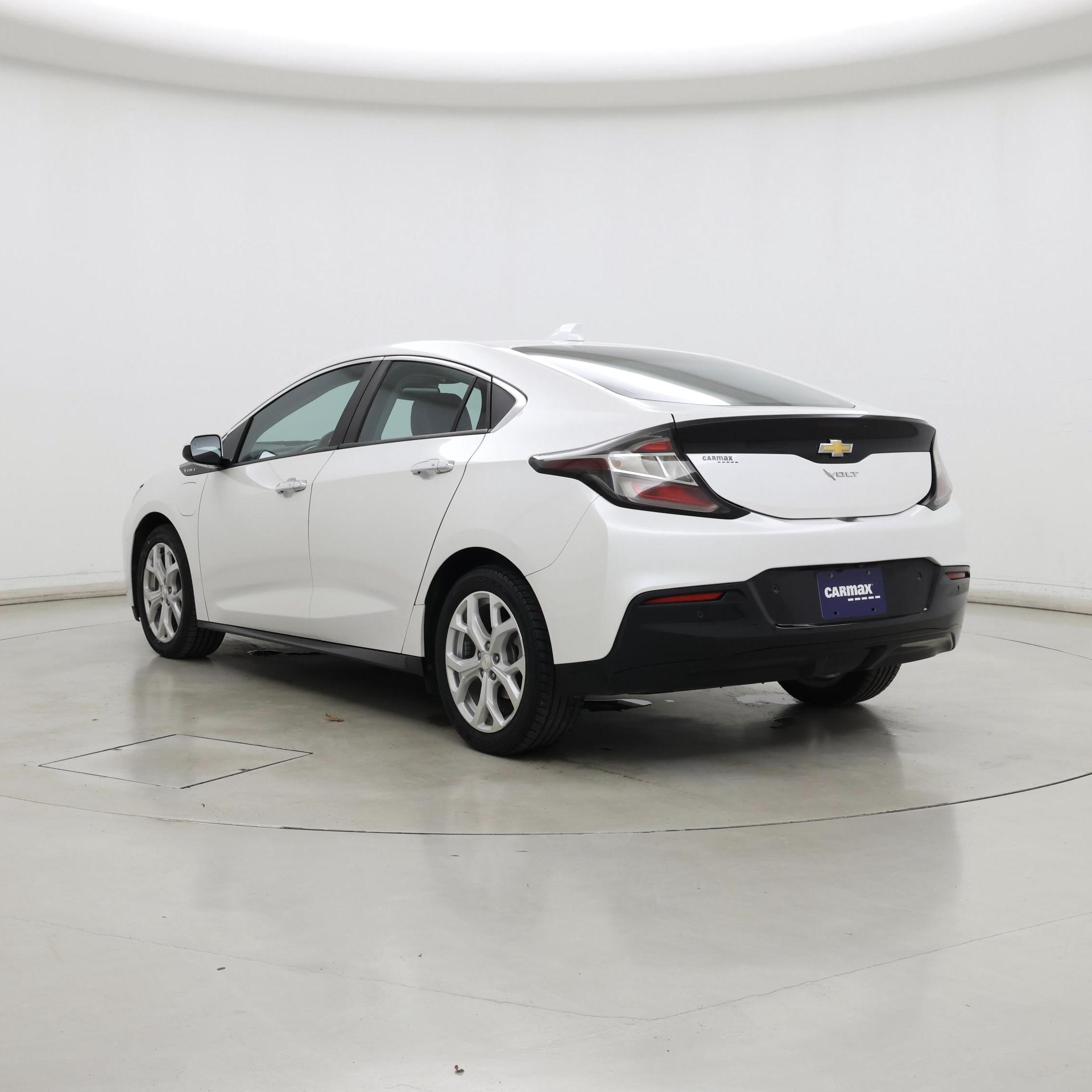 Thumbnail: 2017 Chevrolet Volt - 2