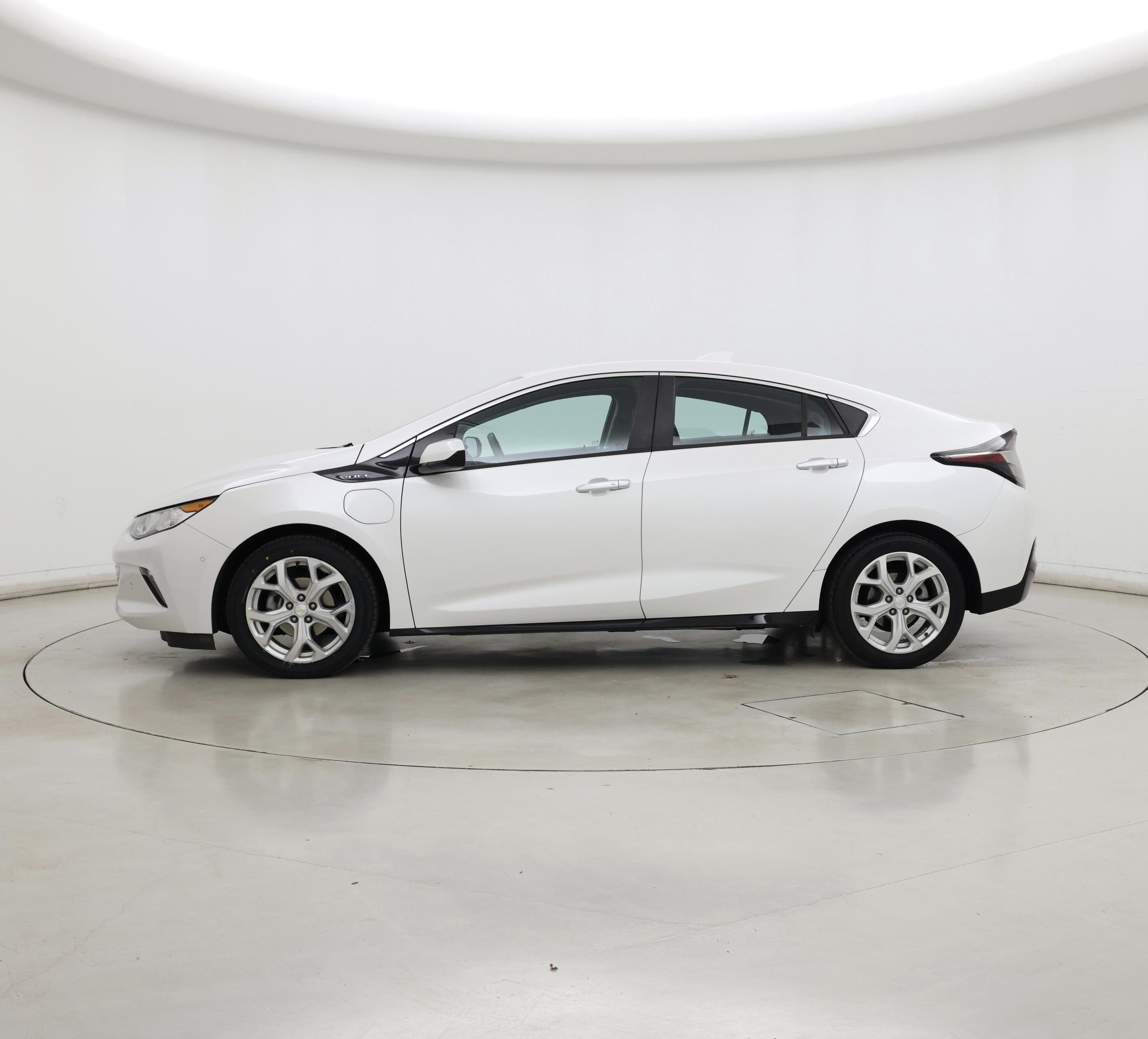 Thumbnail: 2017 Chevrolet Volt - 3