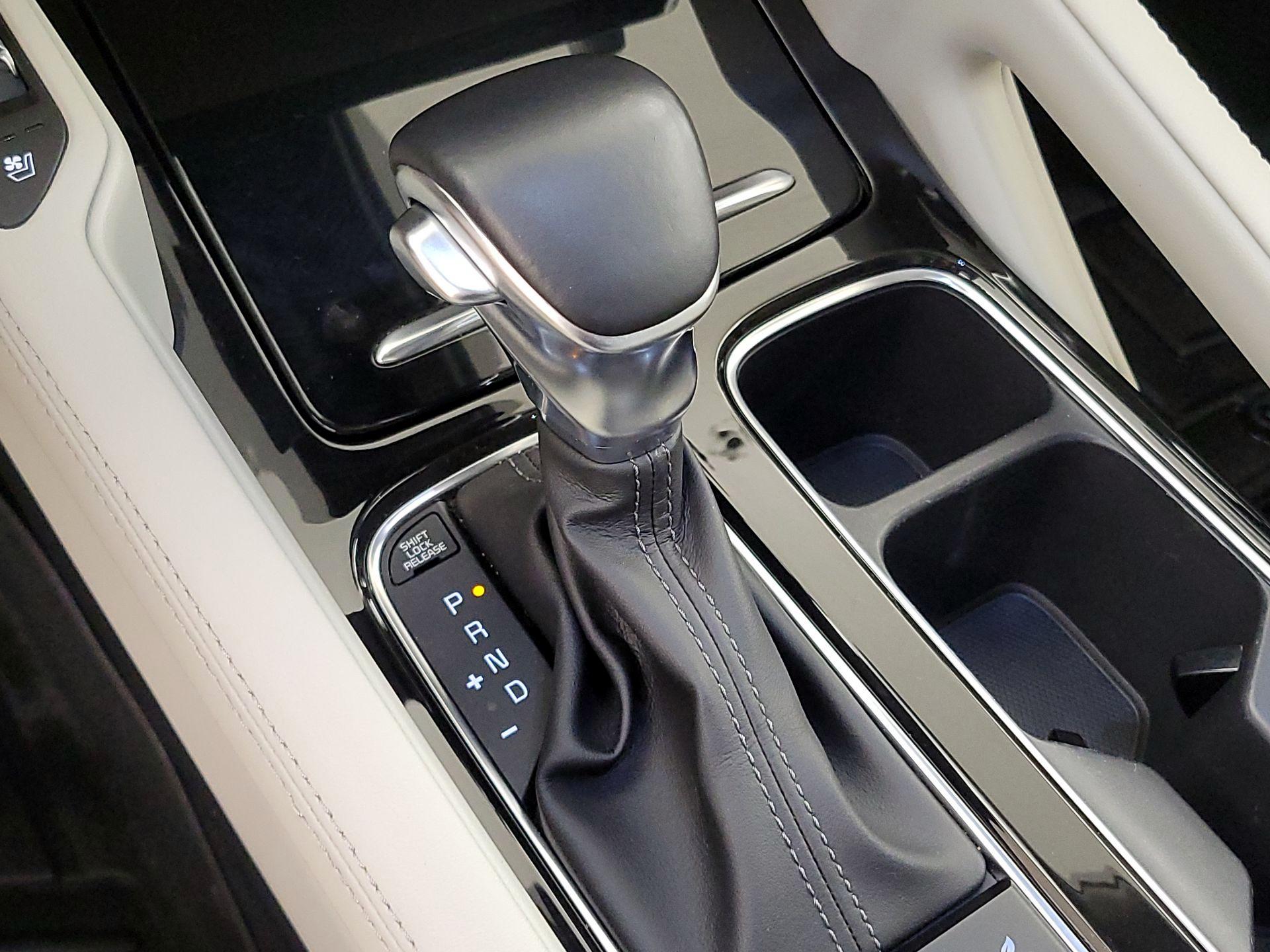 Thumbnail: 2020 Kia Telluride - 18