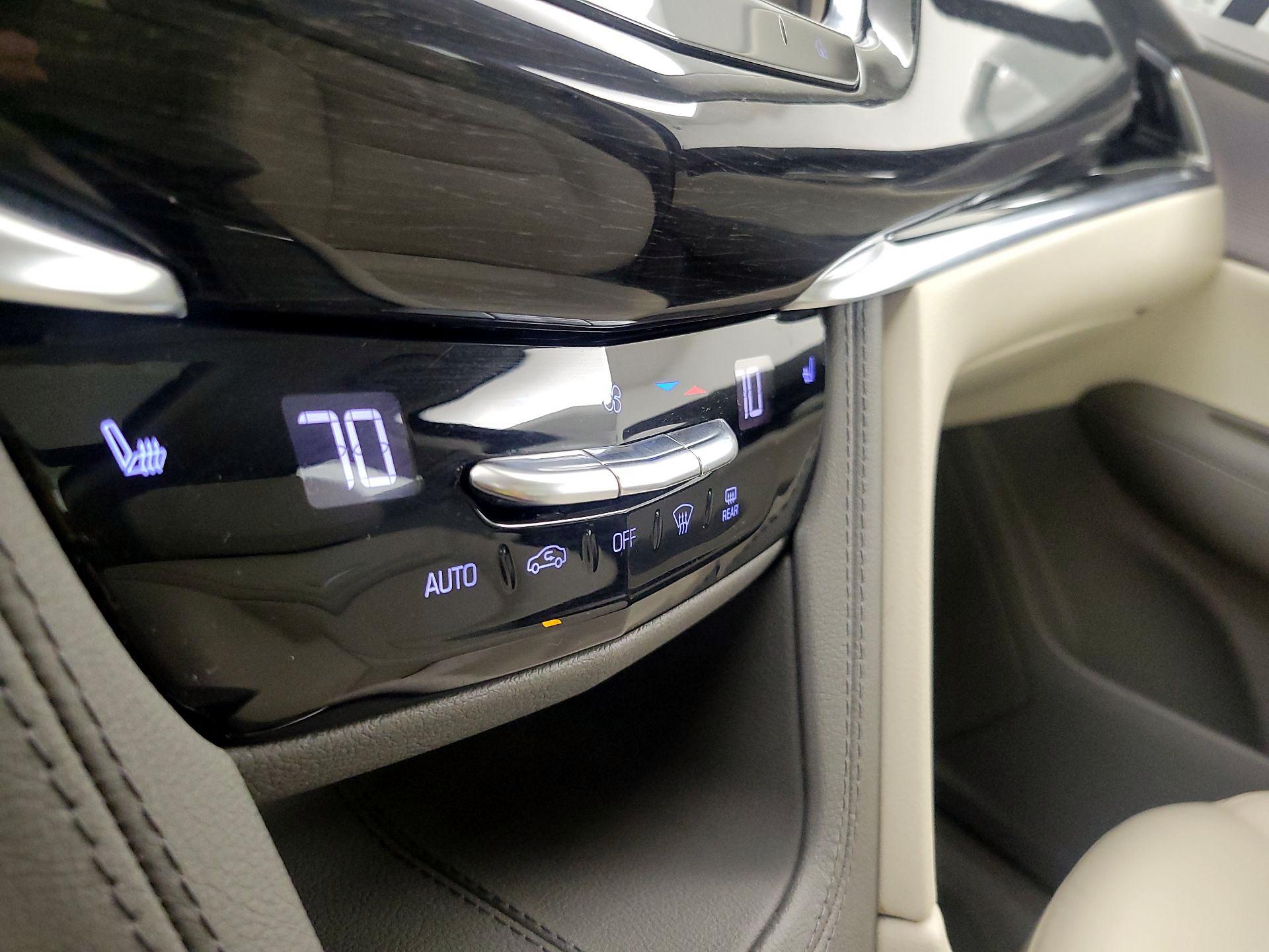 Thumbnail: 2020 Cadillac XT6 - 16