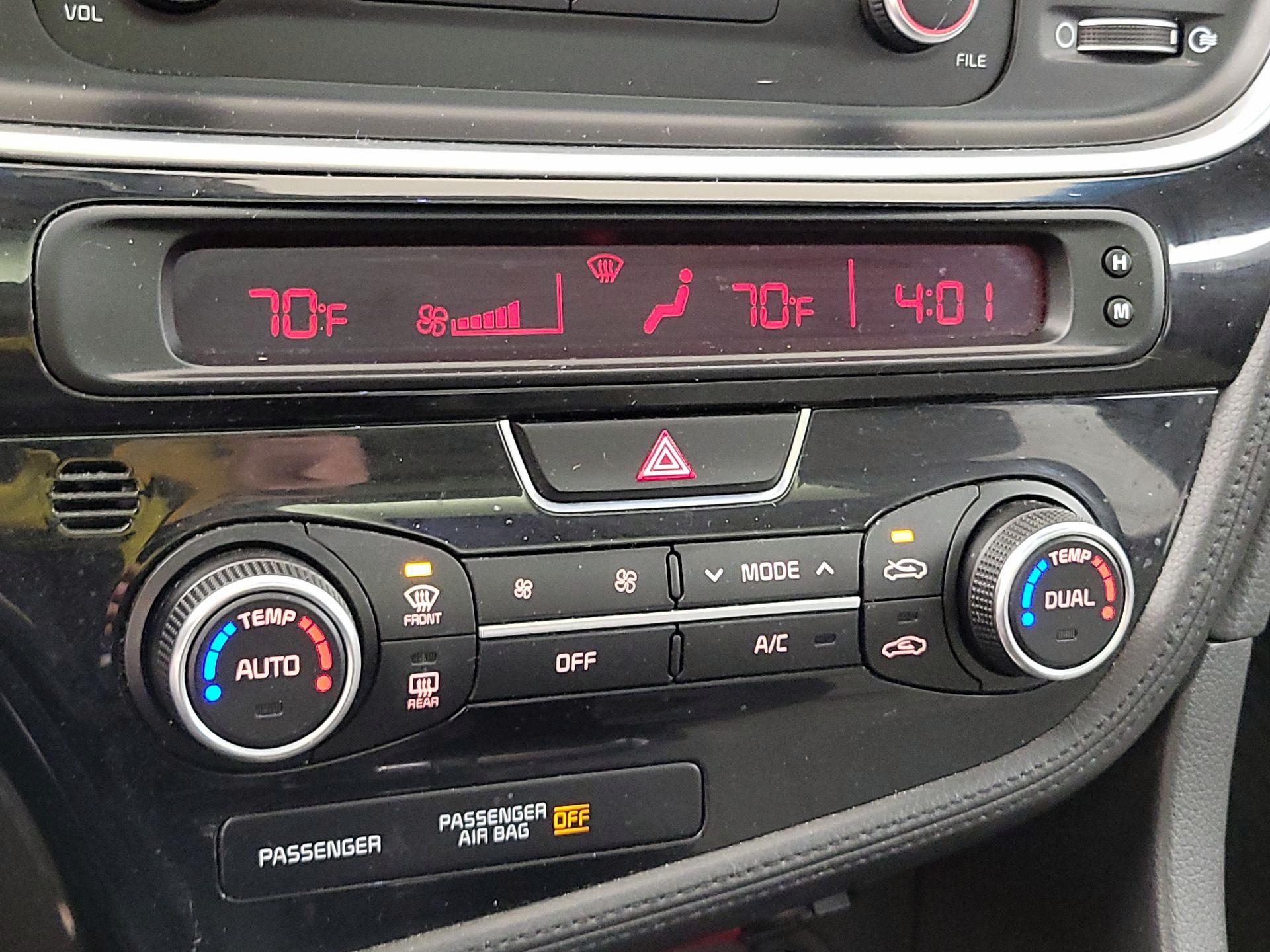 Thumbnail: 2015 Kia Optima - 16