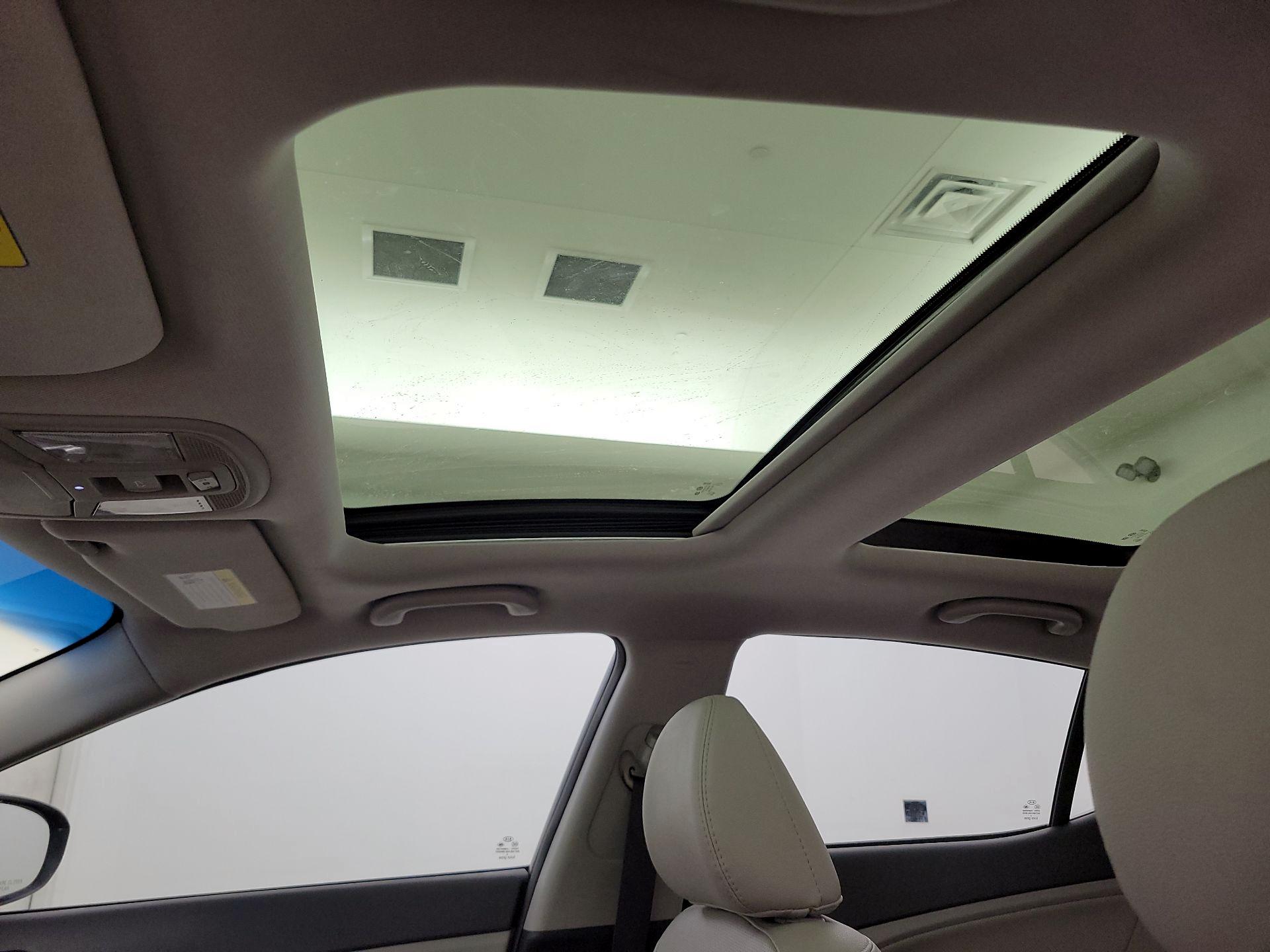 Thumbnail: 2015 Kia Optima - 19