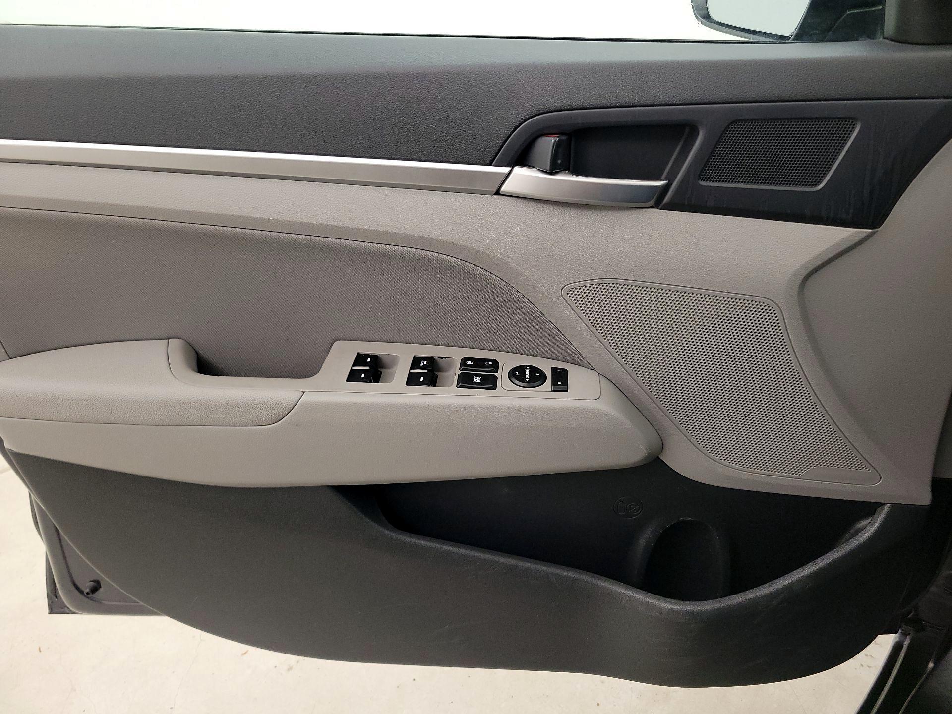 Thumbnail: 2020 Hyundai Elantra - 12