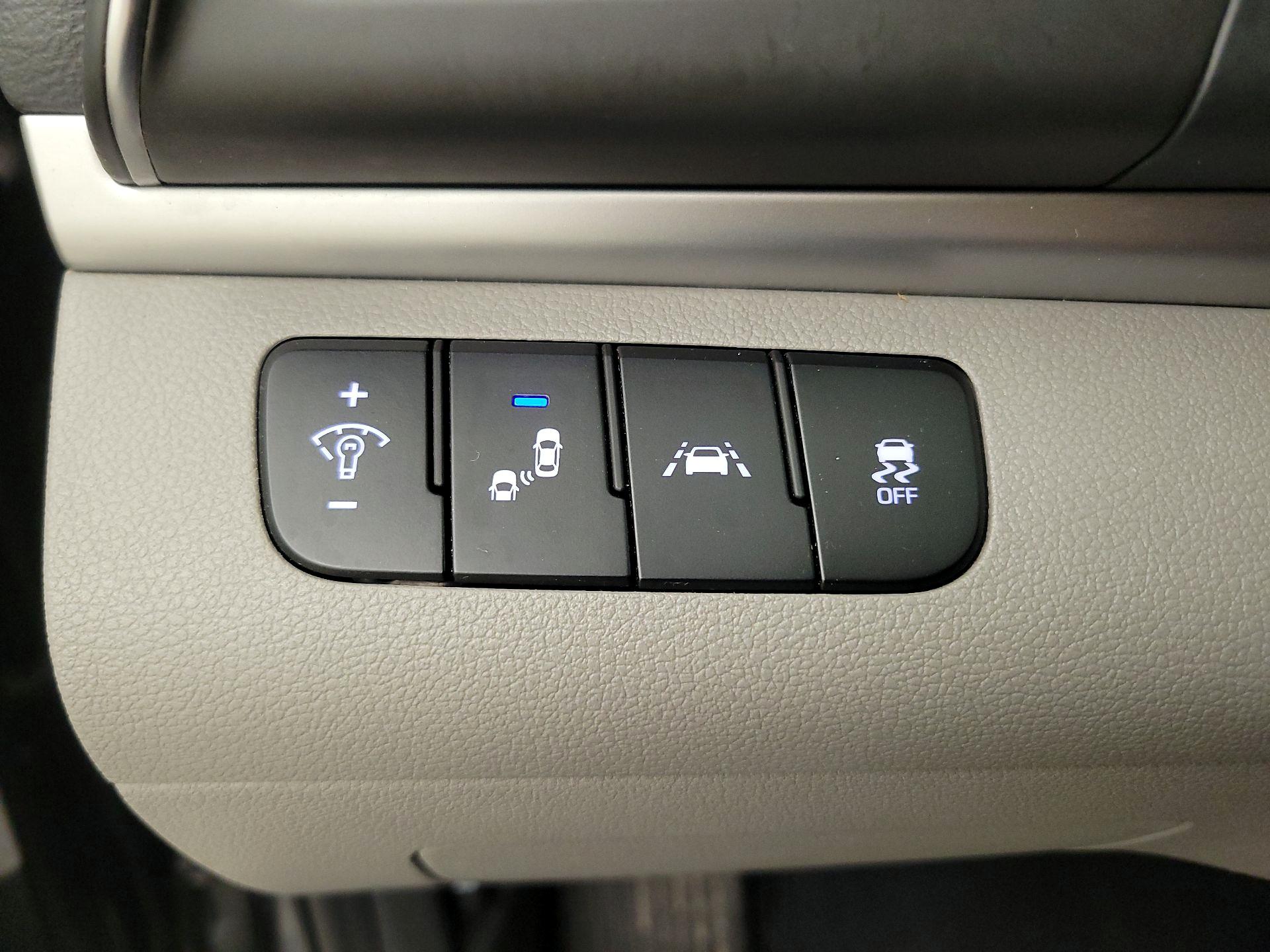 Thumbnail: 2020 Hyundai Elantra - 13