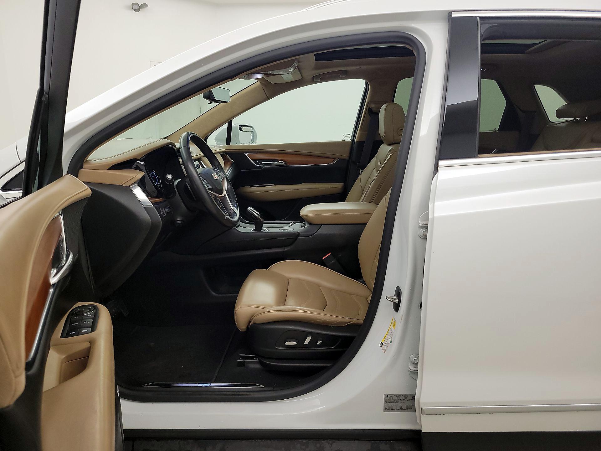 Thumbnail: 2017 Cadillac XT5 - 11