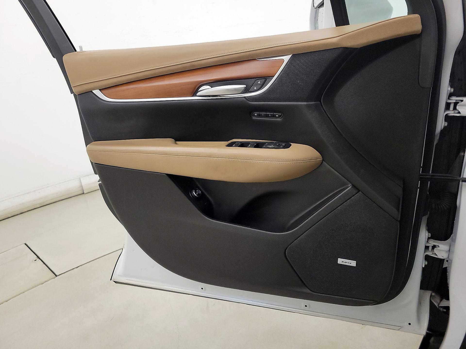 Thumbnail: 2017 Cadillac XT5 - 12